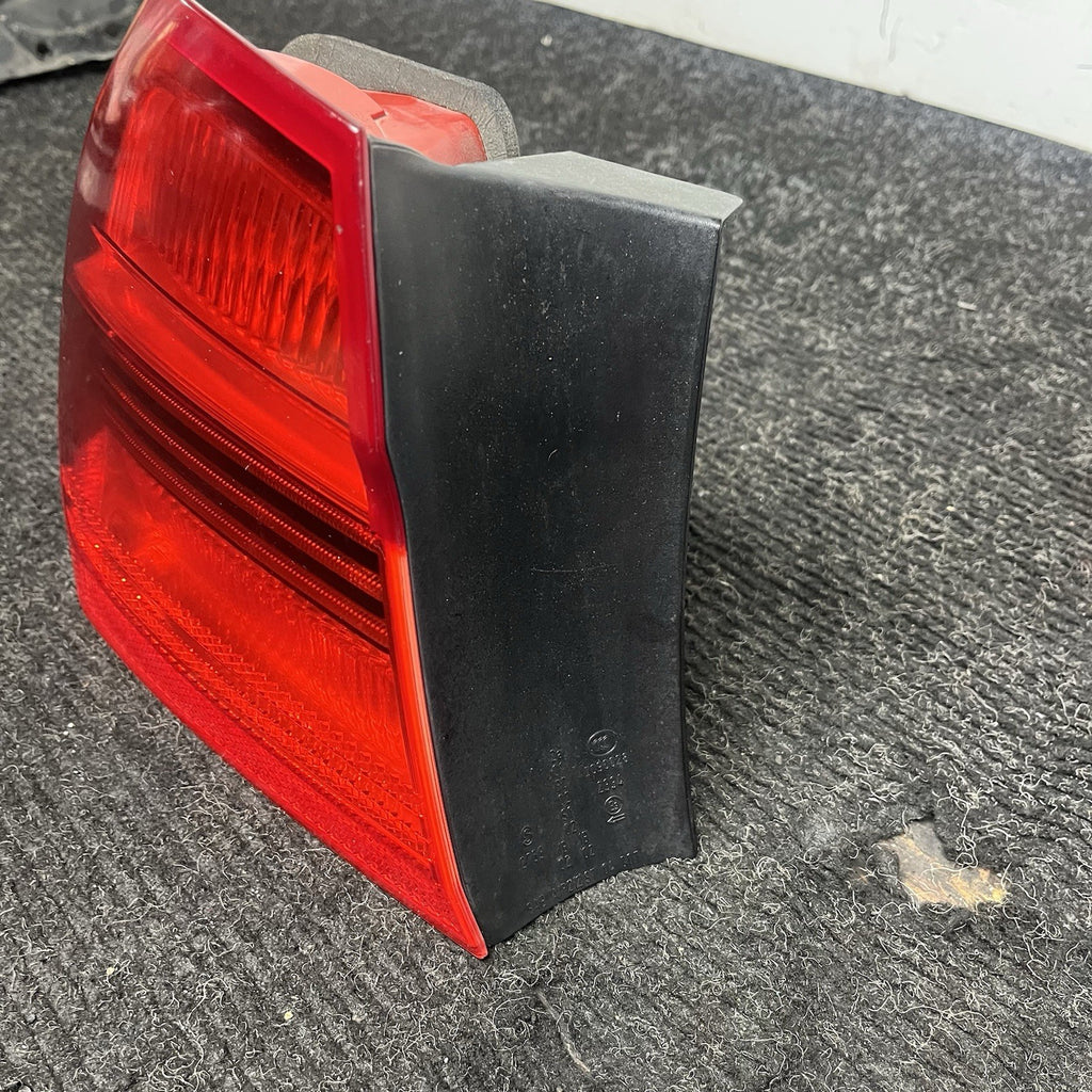 ☑️ 06-08 BMW E90 335i Sedan Rear Left Driver Side Tail Light Lamp 7161955 OEM