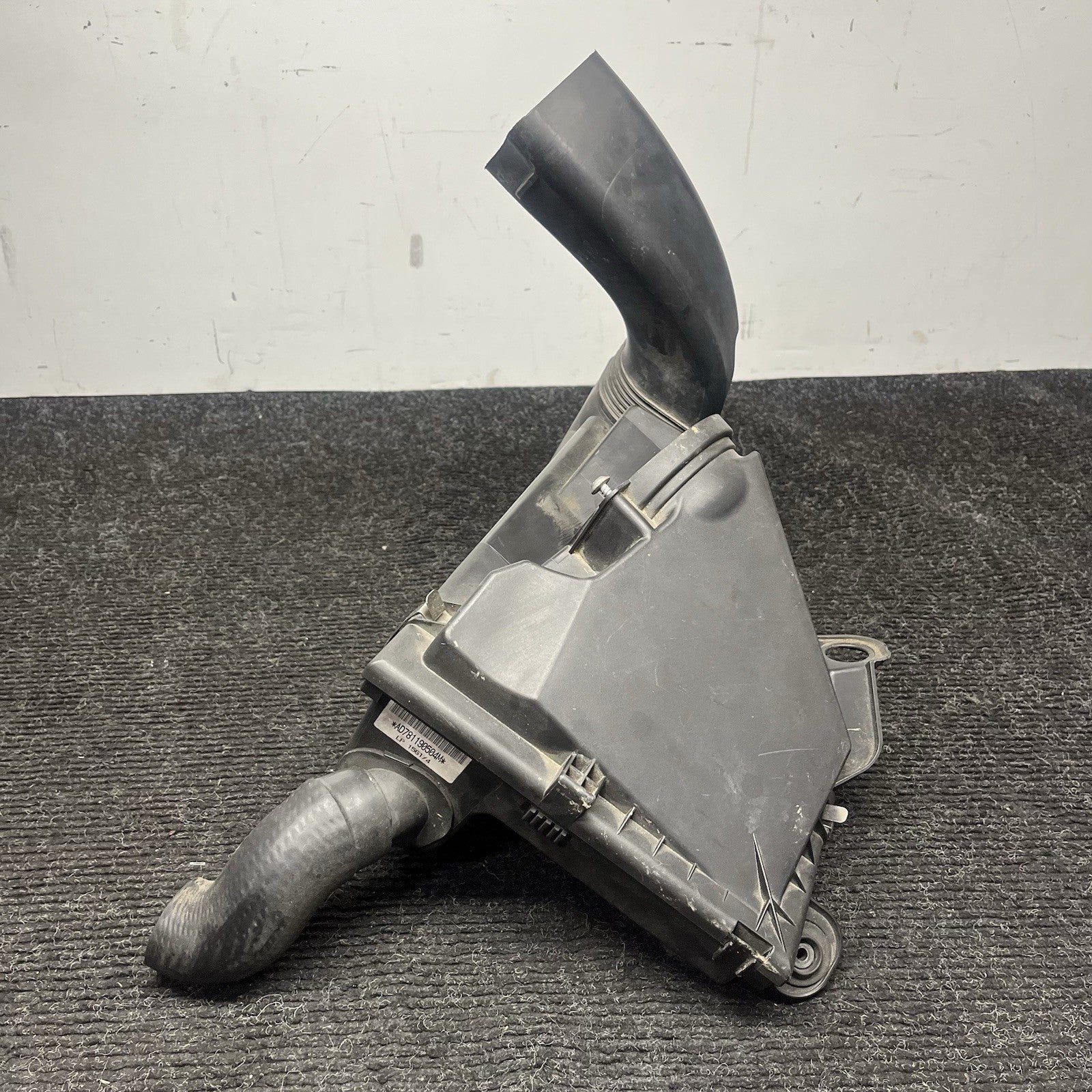☑️ 09-11 OEM BMW E90 335d M57 Diesel Engine Air Filter Housing Intake Silencer