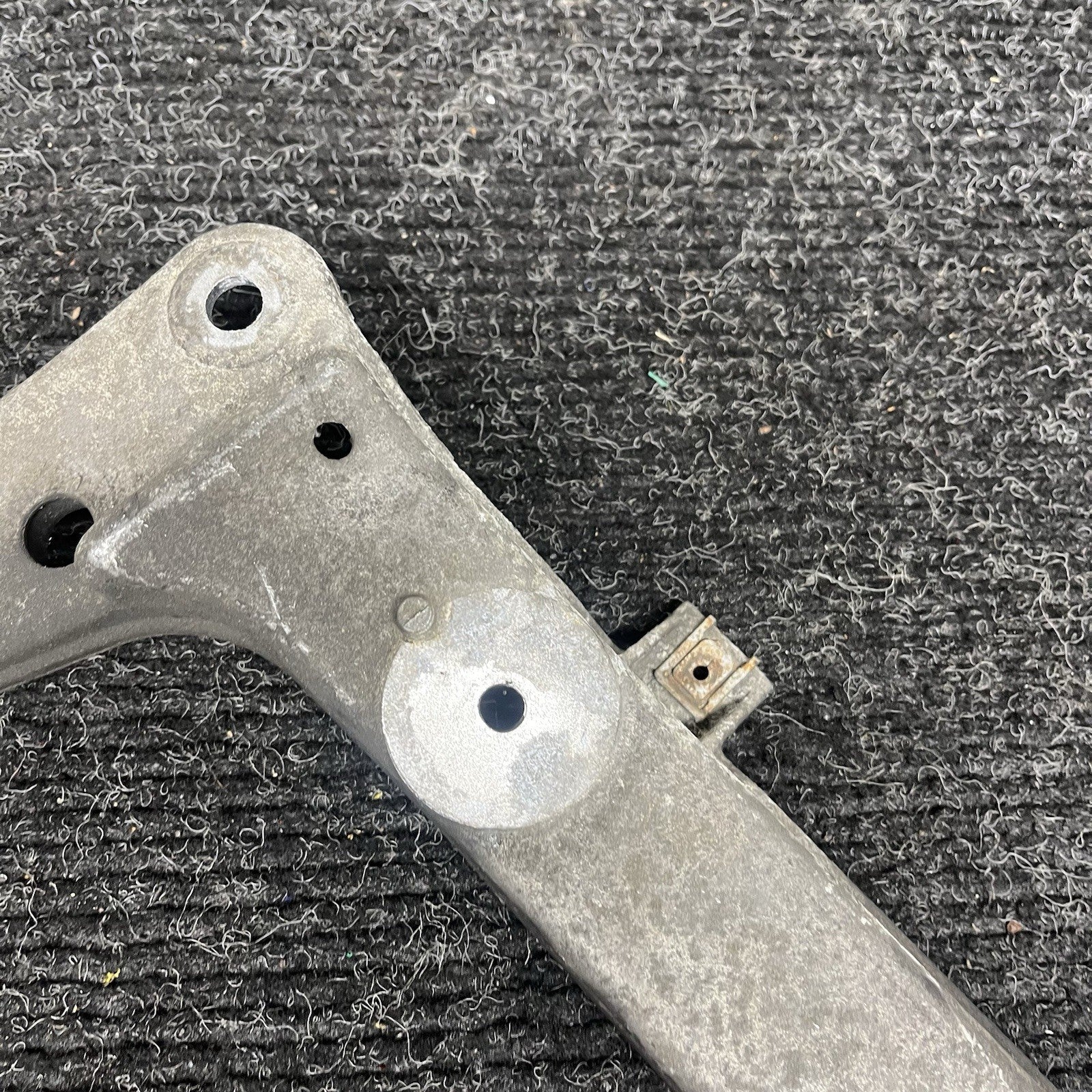 ☑️ 06-13 BMW E92 335i Automatic Transmission Mount Bracket Support OEM