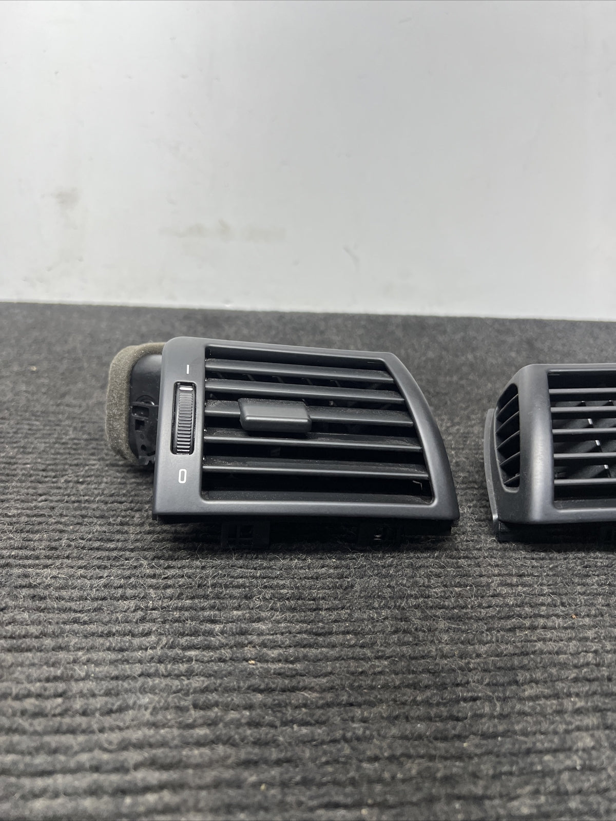 98-05 BMW E46 M3 3 SERIES FRONT L/R DASH END VENTS AC VENT AIR VENT OEM