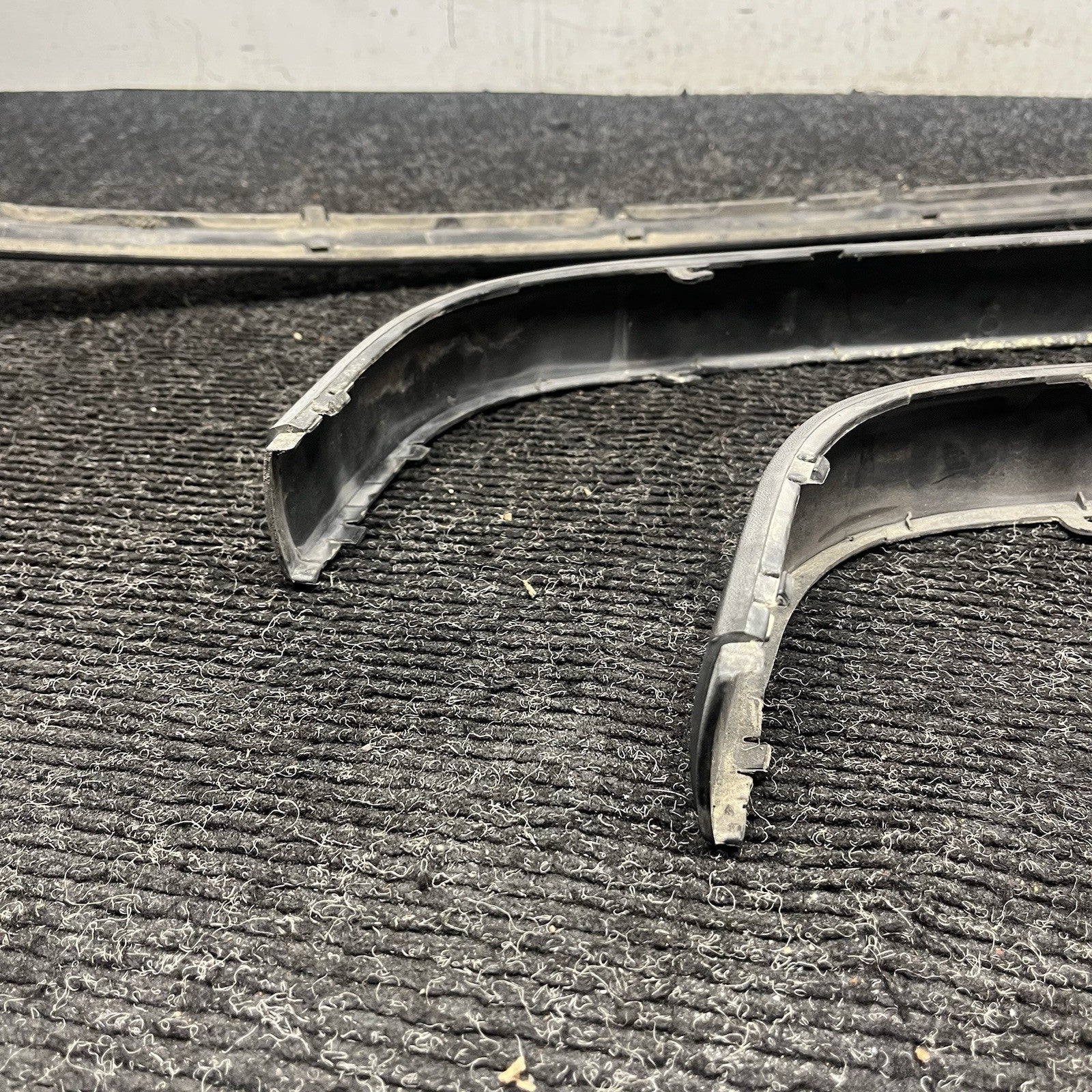 ☑️ 94-99 BMW E36 328i SEDAN SET OF 3 REAR BUMPER TRIM STRIP MOLDING OEM