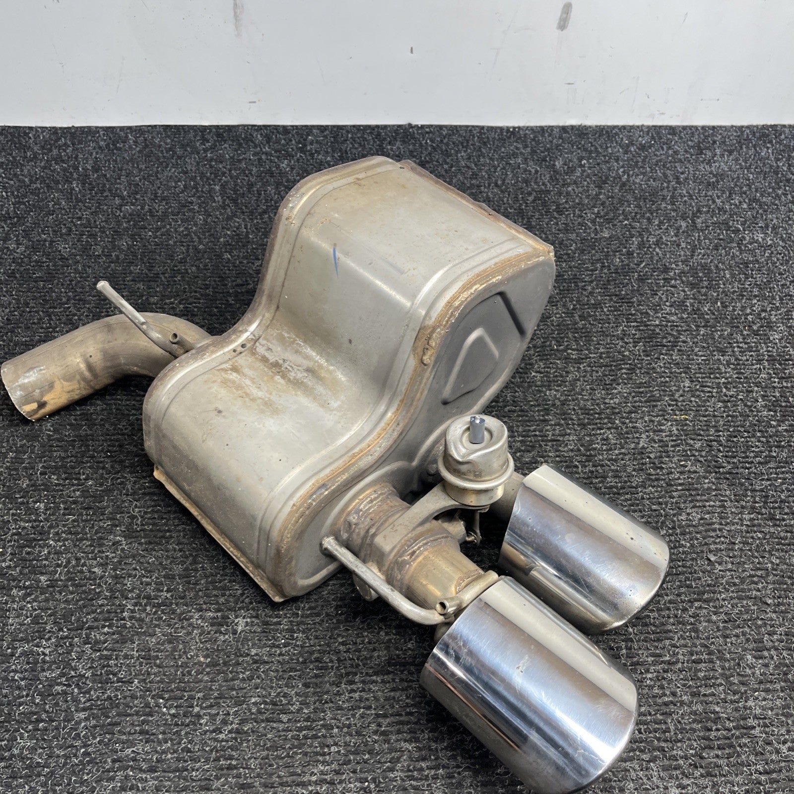 ☑️ 14-19 Ghibli 3.0L Motor Engine Driver Side Left LH Exhaust Muffler OEM