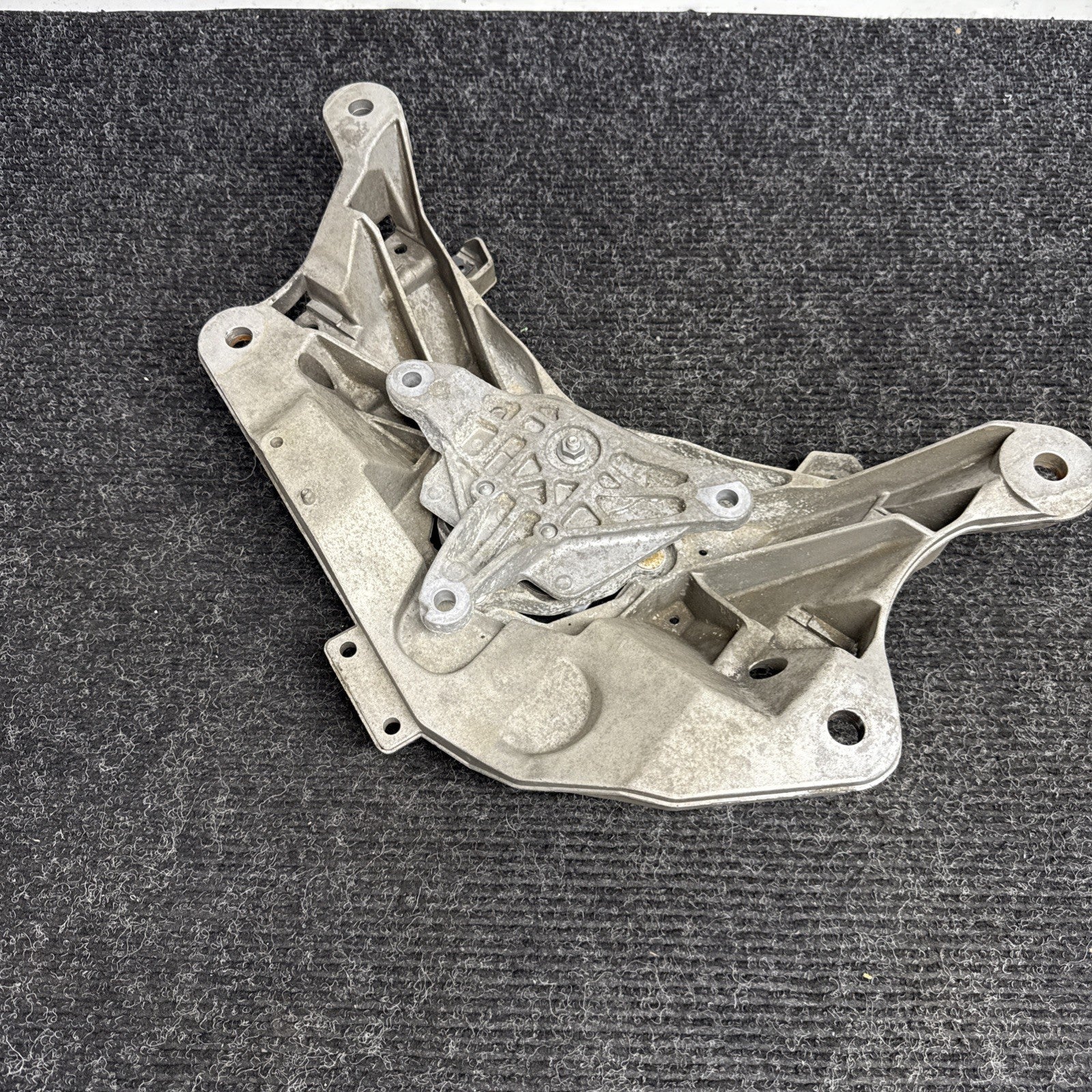 ☑️ 09-16 Audi A4 S4 S5 Q5 OEM Transmission Mount Crossmember Bracket 4H0399263