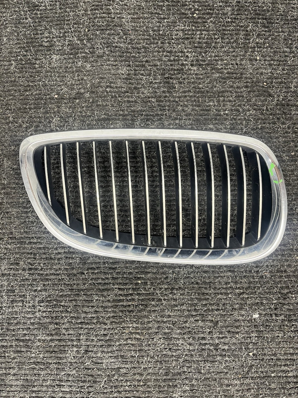 ☑️ 06-10 BMW 328 335 E92 FRONT RIGHT PASSENGER BUMPER KIDNEY GRILLE CHROME OEM