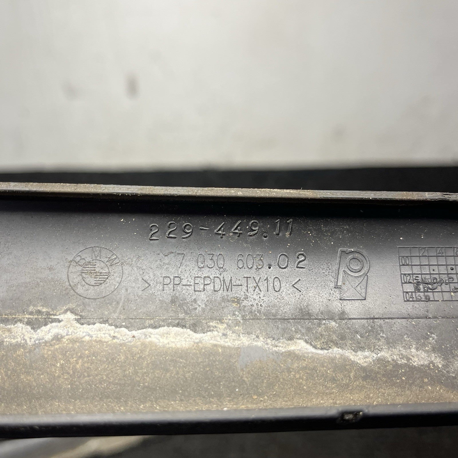 ☑️ 2002 BMW 325I E46 SEDAN REAR BUMPER TRIM MOLDING LEFT RIGHT CENTER 7030603