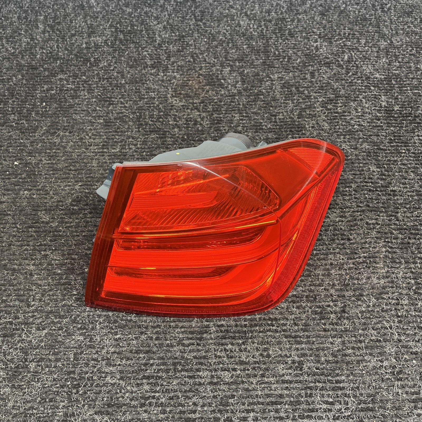 ☑️ 2012-2015 BMW F30 320i 328i Sedan Rear Right Outer Taillight Tail Light OEM