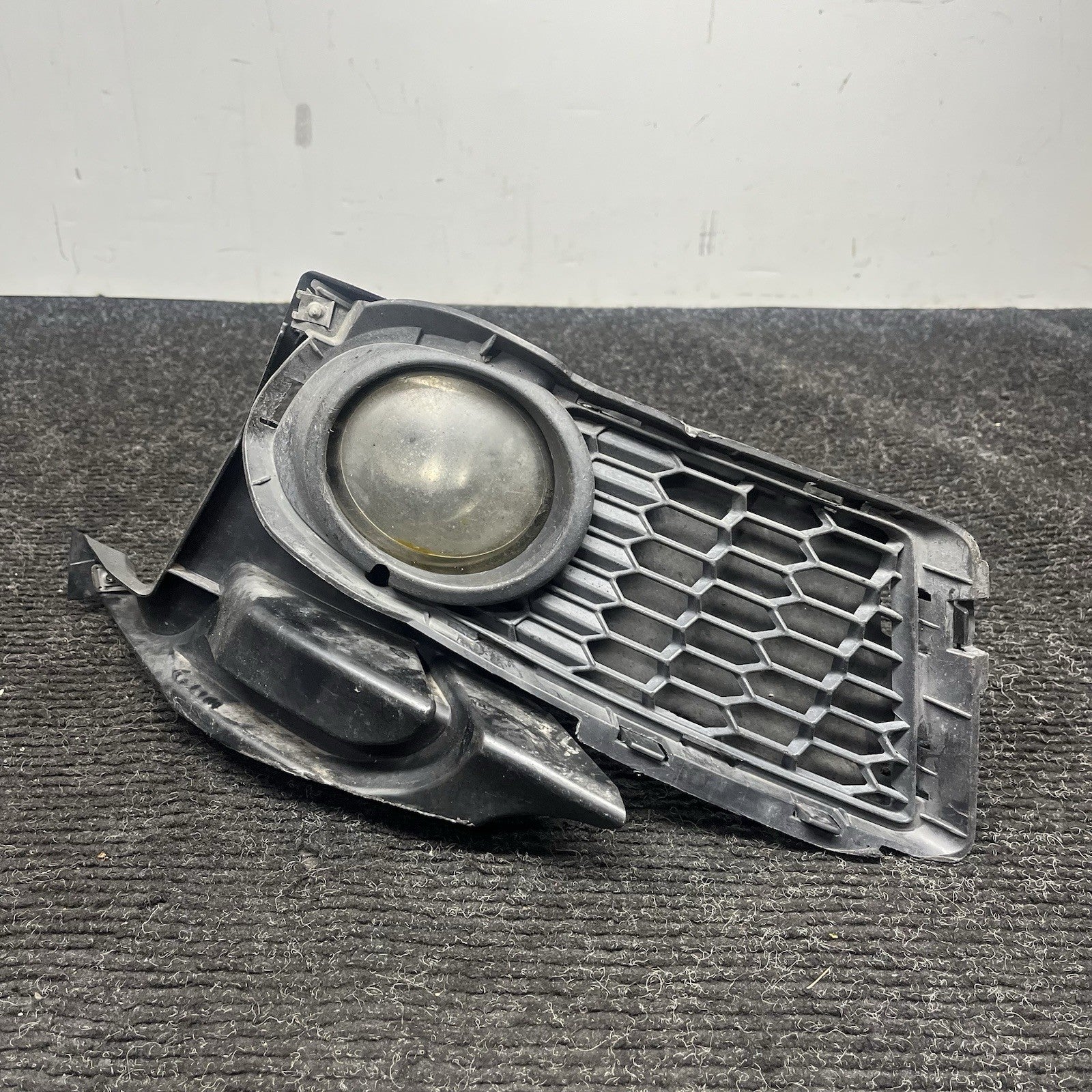 ☑️ BMW 3 Series E92 E93 Front Right Hand Fog Light Grill Guard 8048774 OEM