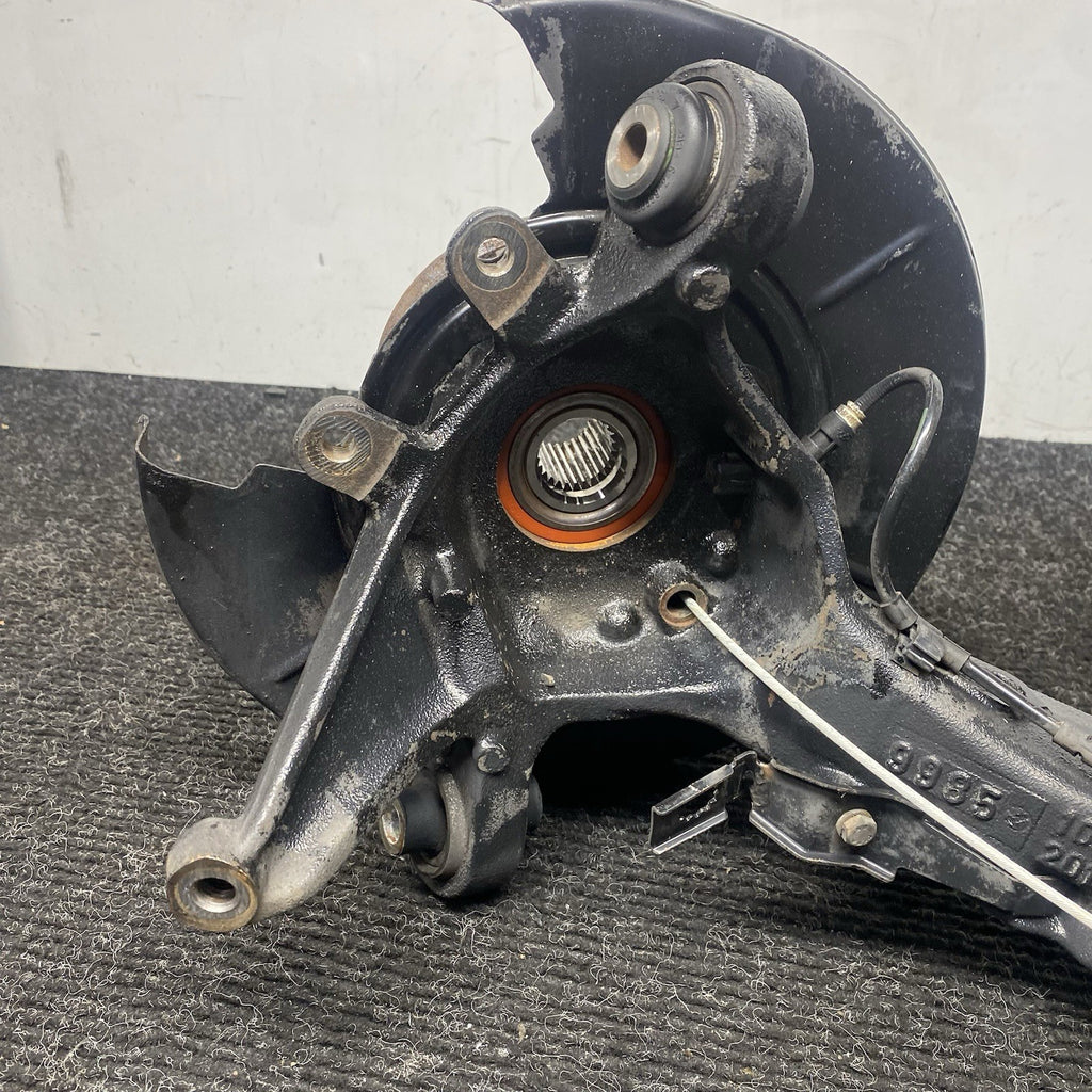 ☑️ 03-08 BMW E85 E86 Z4 Rear Left Driver Side Spindle Knuckle Hub w/ Shield OEM