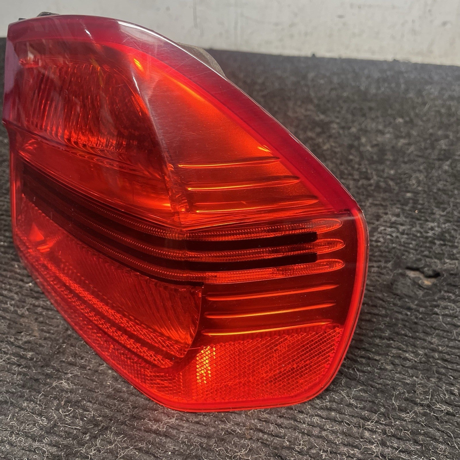 ☑️ 2006-2008 BMW 328I 335I Right Tail Light Outer 7161956 Oem E90