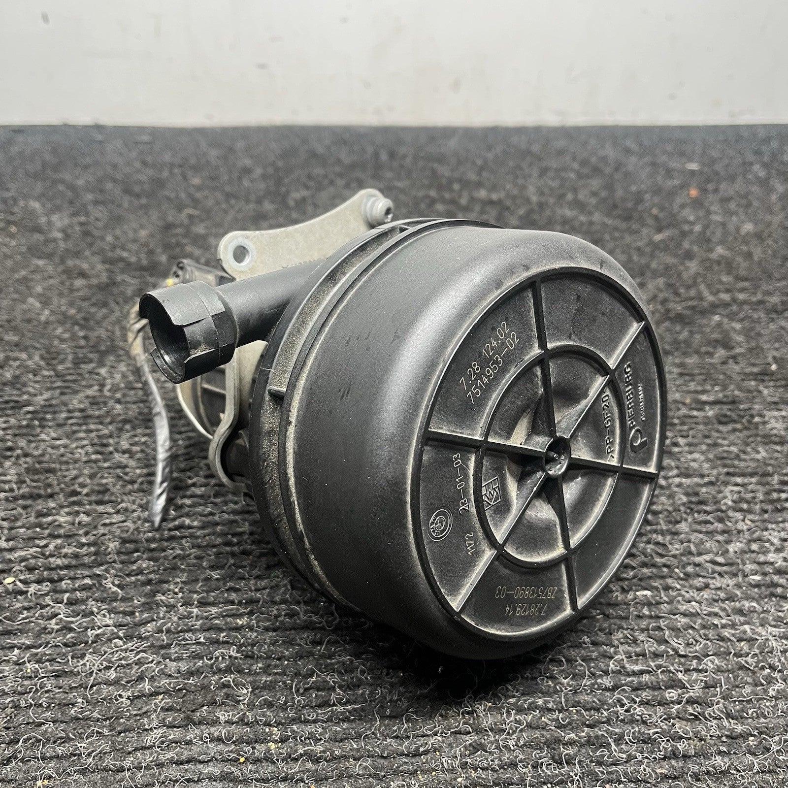 ☑️ 2003 2004 2005 BMW Z4 E85 Air Injection SMOG Pump Assembly 1318 OEM