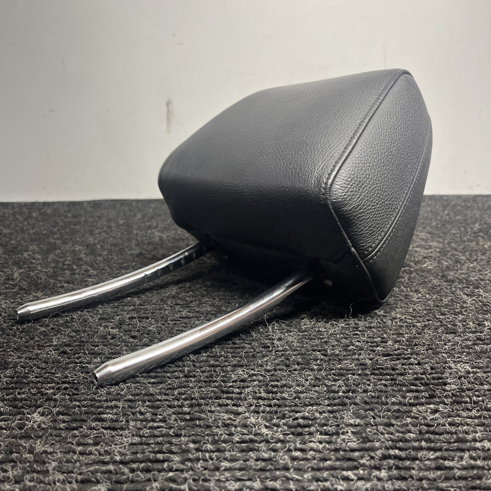 ☑️ 2007-2013 OEM BMW 328i 335i E90 E91 Front Head Rest Black Leather Set