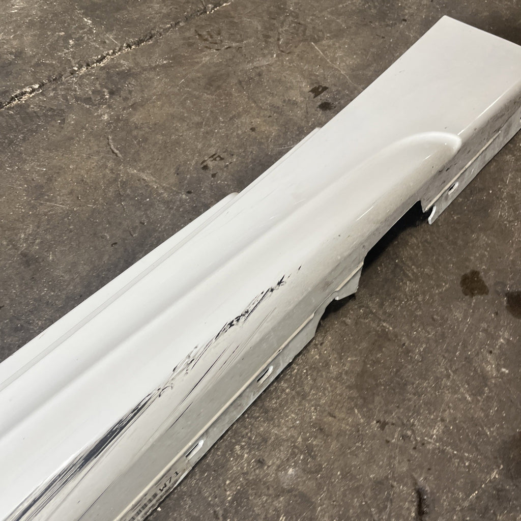 ☑️08-13 OEM BMW E88 E82 135 MSport Right Passenger Side Skirt Rocker Panel White