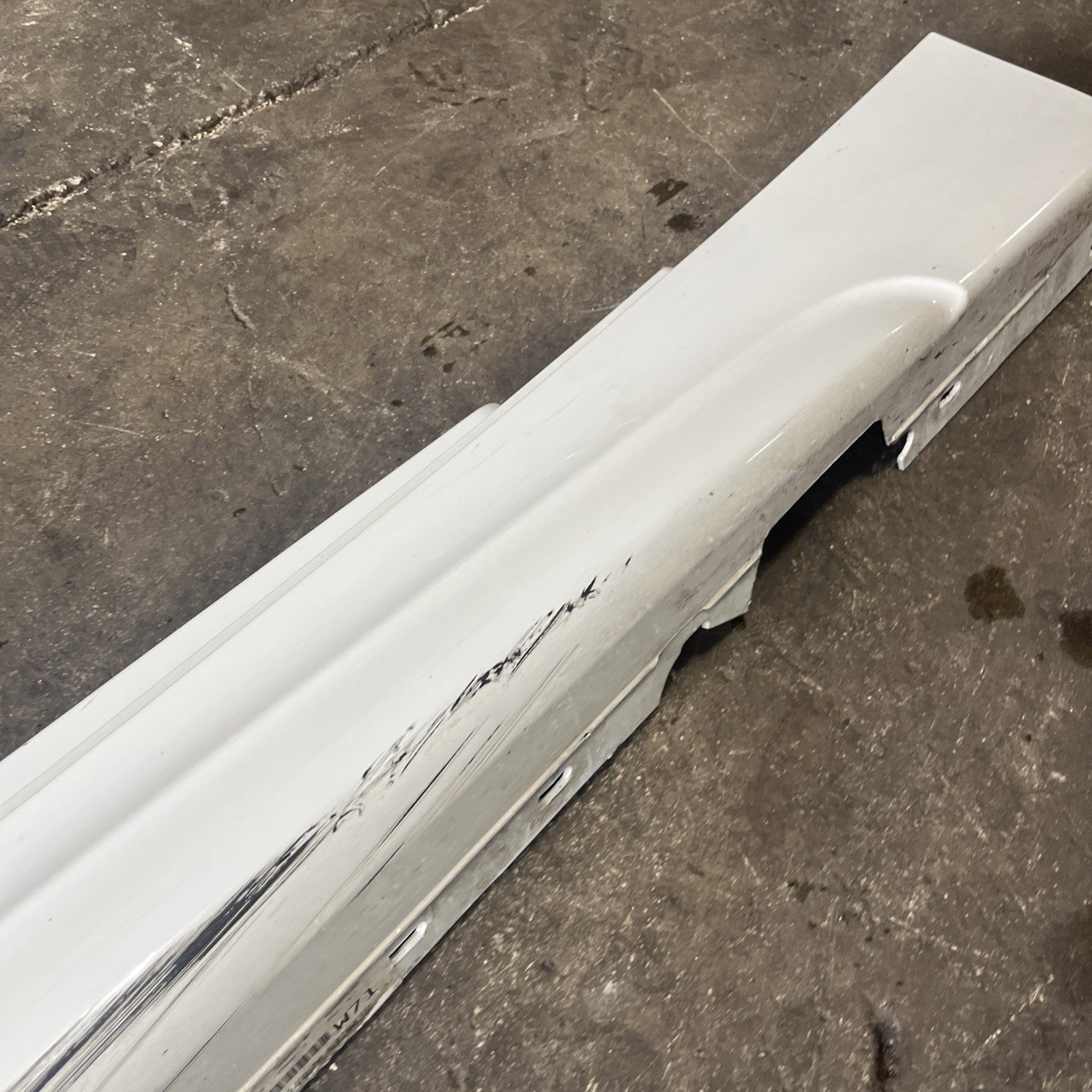 ☑️08-13 OEM BMW E88 E82 135 MSport Right Passenger Side Skirt Rocker Panel White