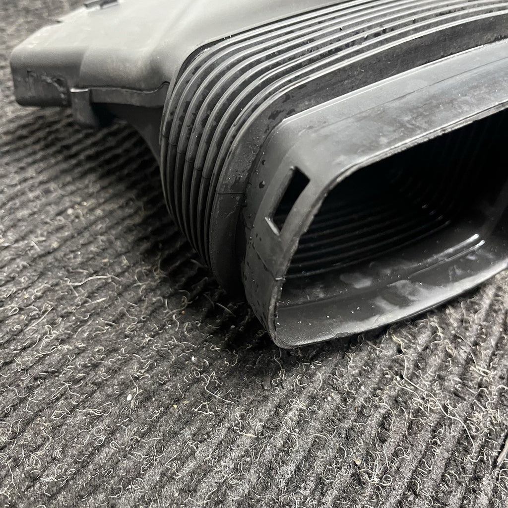 ☑️ 06-13 BMW E90 E91 E92 E93 328i 325i 330i AIR INTAKE DUCT OEM