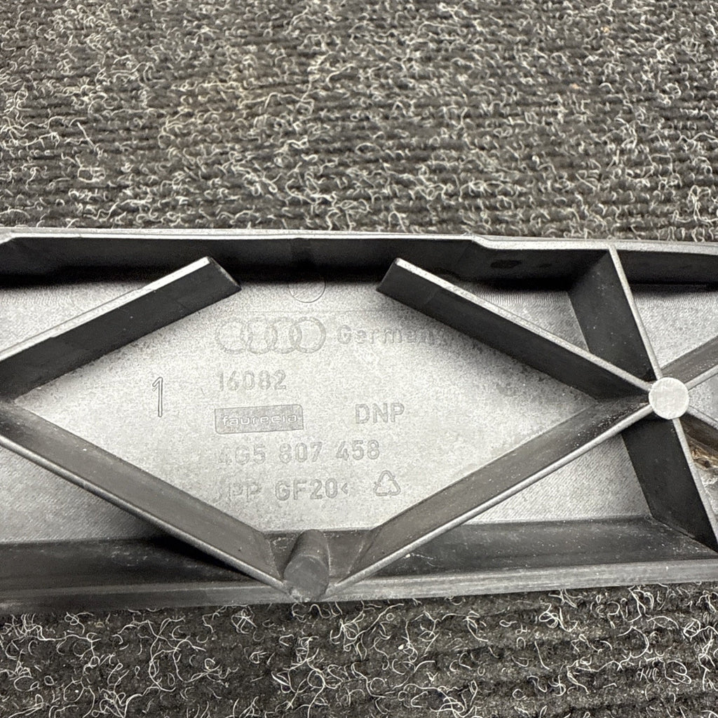 ☑️ 12-18 AUDI A6 QUATTRO C7 REAR BUMPER CENTER GUIDE MOUNT BRACKET SUPPORT OEM