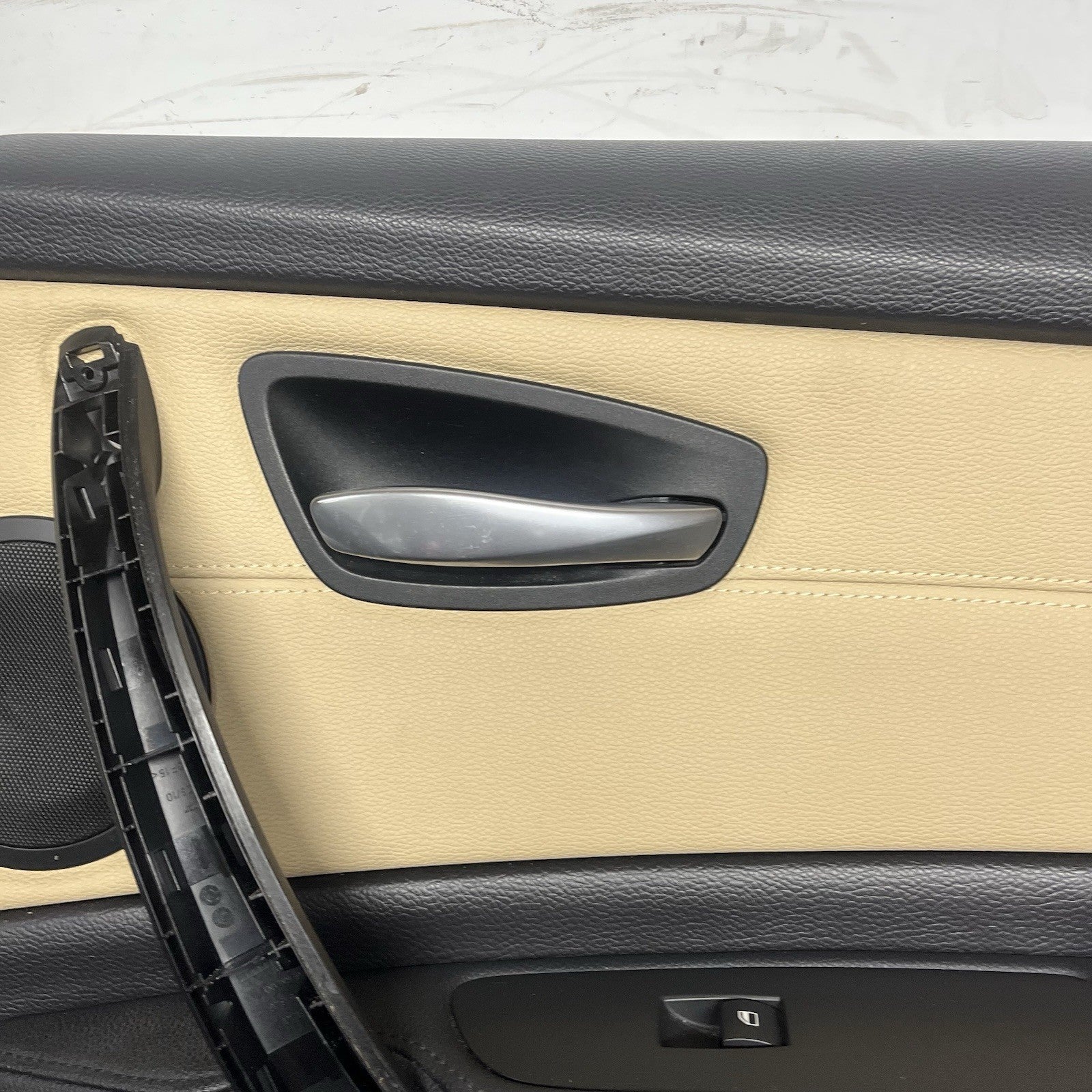 ☑️ 08-13 BMW E88 E82 135i 128i Front Passenger Door Card Panel Vinyl Oyster