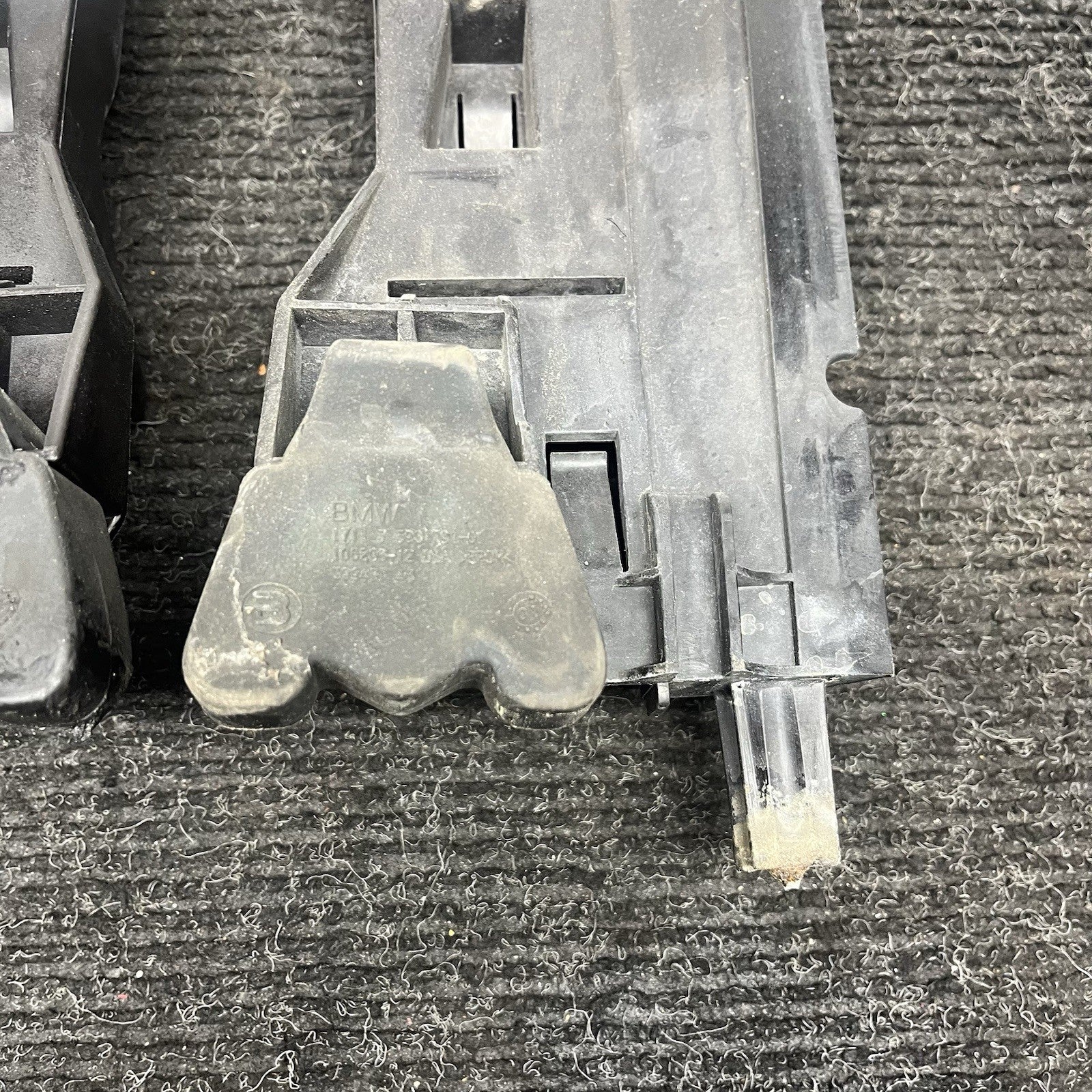 ☑️ 08-19 BMW X6 X5 F16 F15 RADIATOR CORE SUPPORT MOUNT BRACKET COVER PAIR OEM