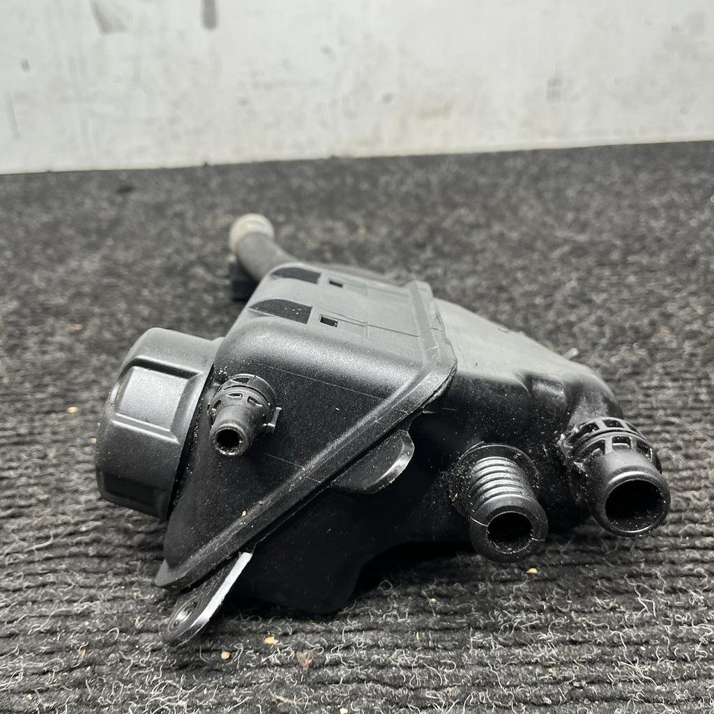 ☑️ F01 F06 F10 F12 N63 Engine Intercooler Coolant Reservoir Expansion Tank OEM