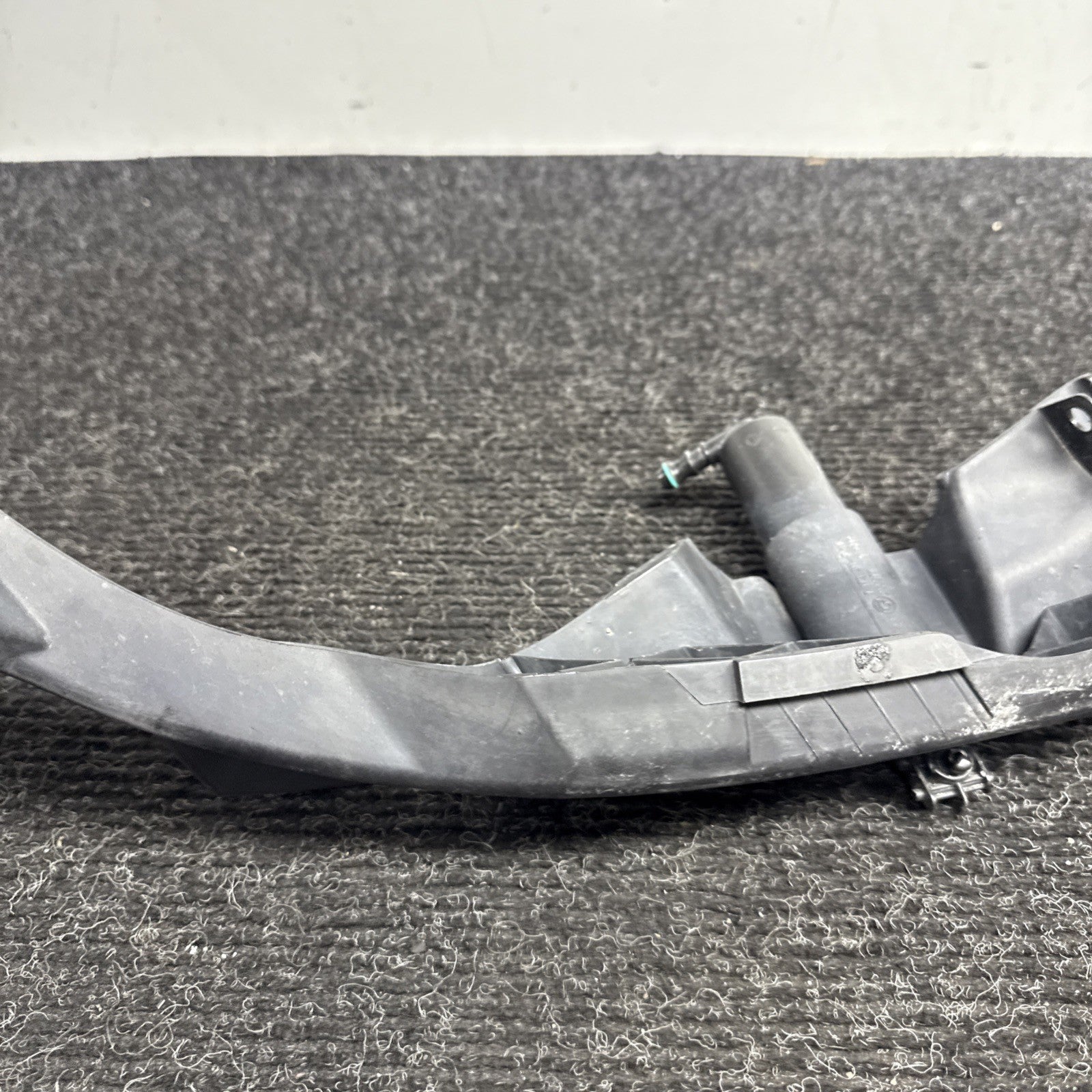 ☑️ 09-11 BMW E90 335 LCI Right Passenger Headlight Arm Bracket Mount Plastic