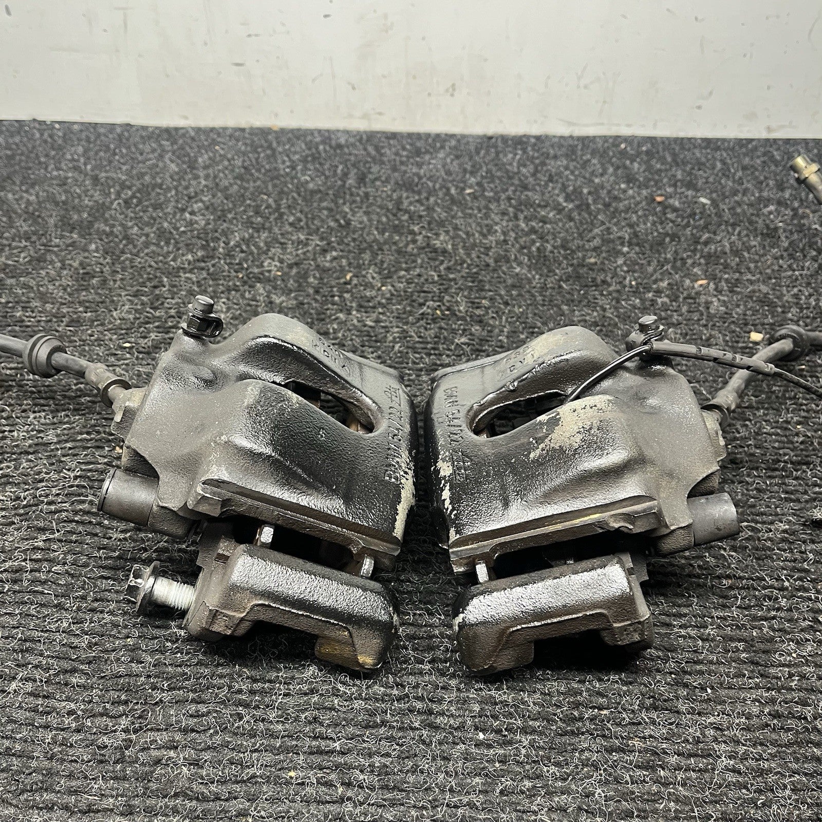 ☑️ 03-05 BMW E85 Z4 RWD SET OF 2 FRONT LEFT & RIGHT BRAKE CALIPER OEM *NOTE*