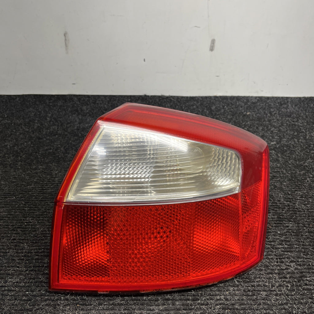 ☑️ 2002-2005 Audi A4 S4 Sedan 4 Door Right Passenger Side RH Tail Light OEM