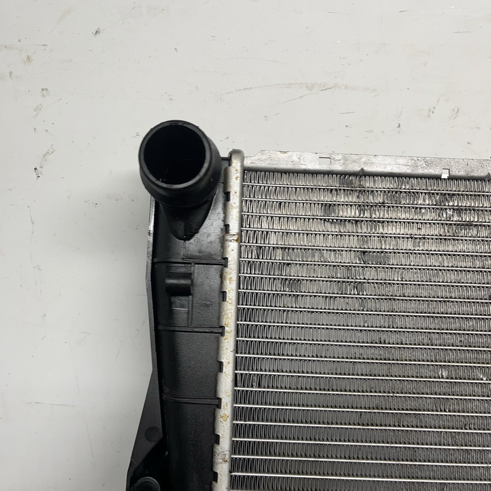 ☑️ BMW 330i 325i 323i E46 Engine Cooling Radiator 3.0L 6 Cylinder Fits 2001-2006