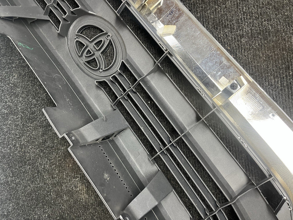 ☑️ 2014 2015 2016 2017 TOYOTA TUNDRA FRONT UPPER GRILL/GRILLE OEM