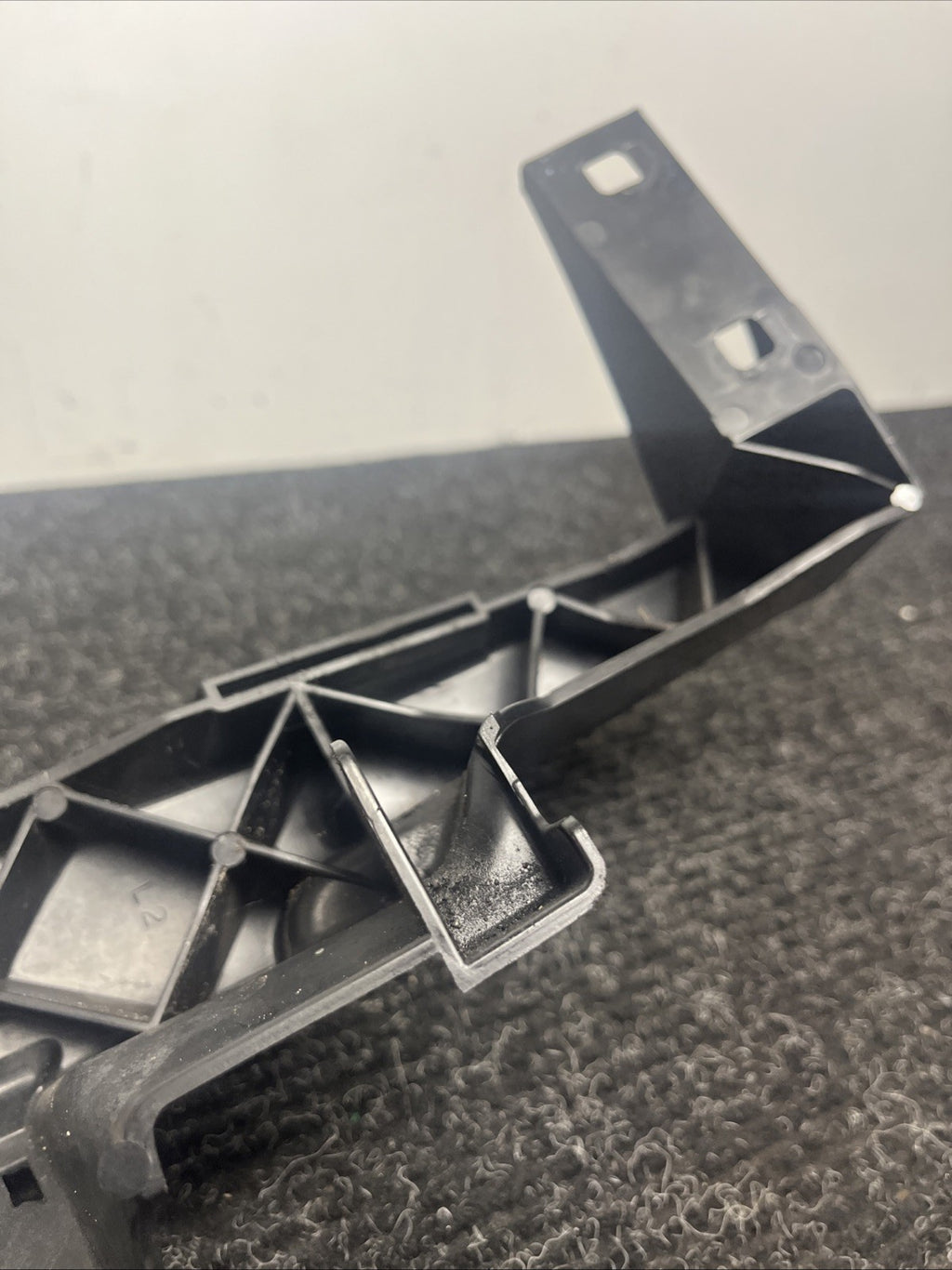 ☑️ 09-11 BMW E90 E91 LCI Front Left Driver Headlight Arm Bracket Mount Plastic