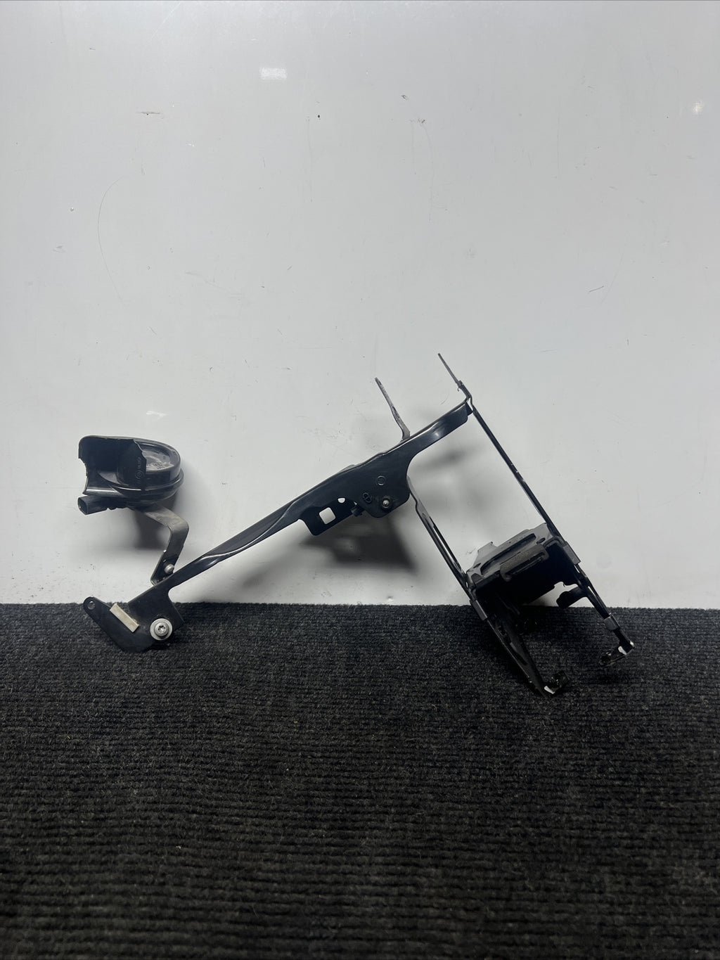 🌟2011-2016 BMW 328XI F30  FRONT LEFT RADIATOR MOUNT BRACKET SUPPORT OEM✅