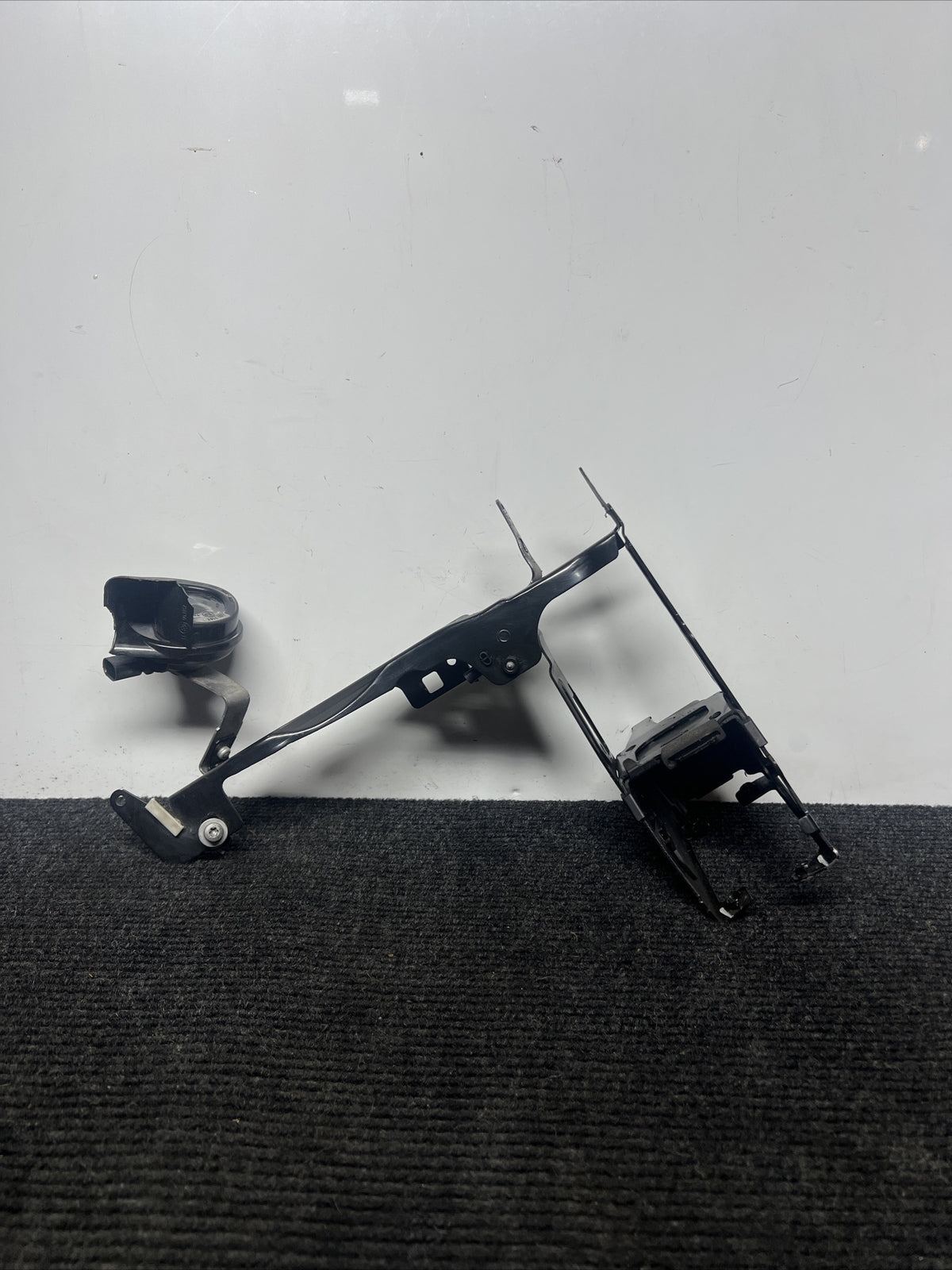 🌟2011-2016 BMW 328XI F30  FRONT LEFT RADIATOR MOUNT BRACKET SUPPORT OEM✅