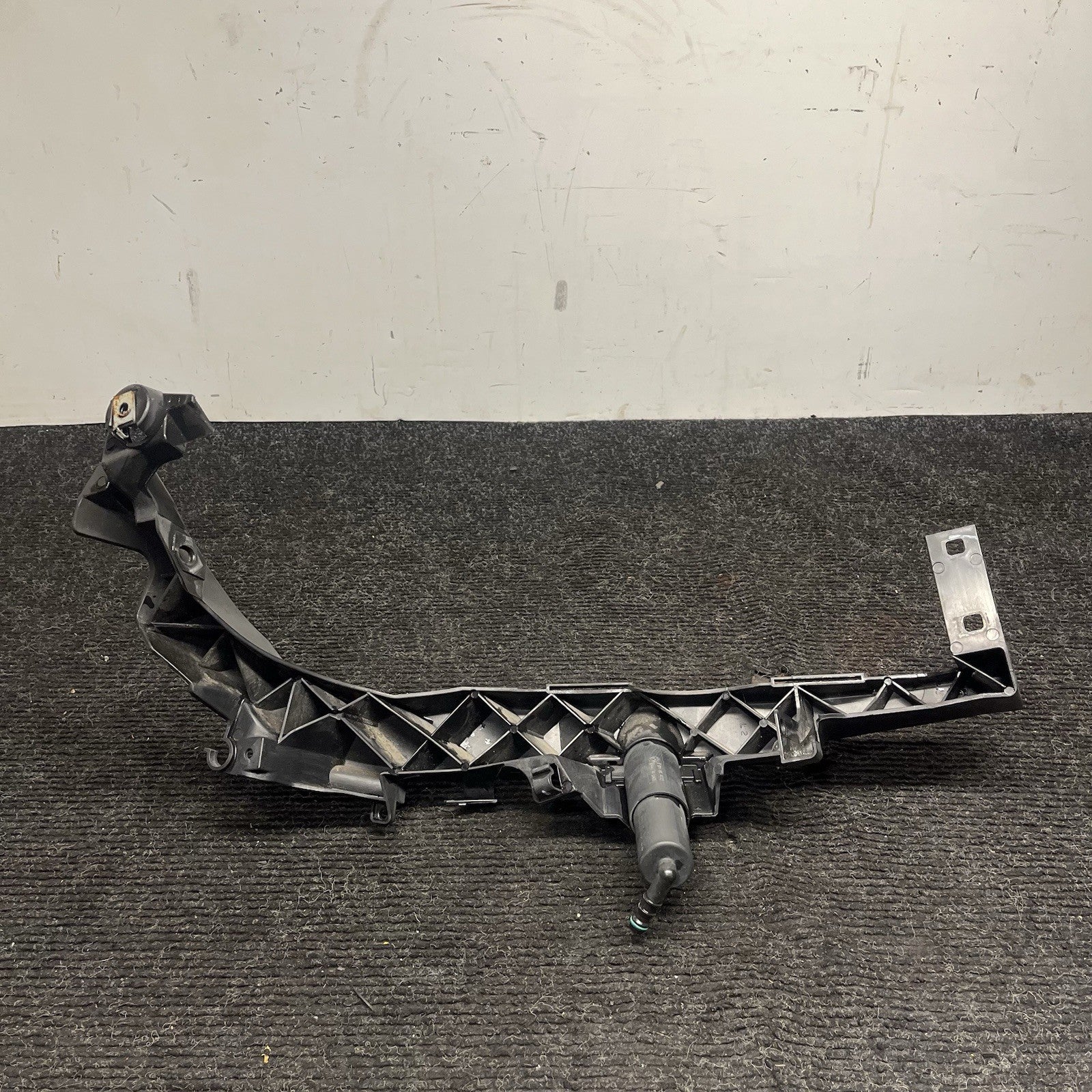 ☑️ 09-11 BMW E90 E91 LCI Front Left Driver Headlight Arm Bracket Mount Plastic