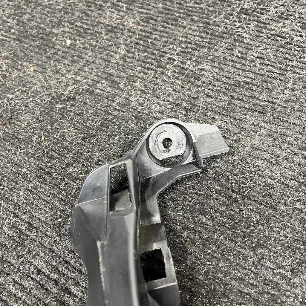 ☑️ 09-11 BMW E90 328i 335d Front Right Headlight Arm Bracket Mount 7138402 OEM