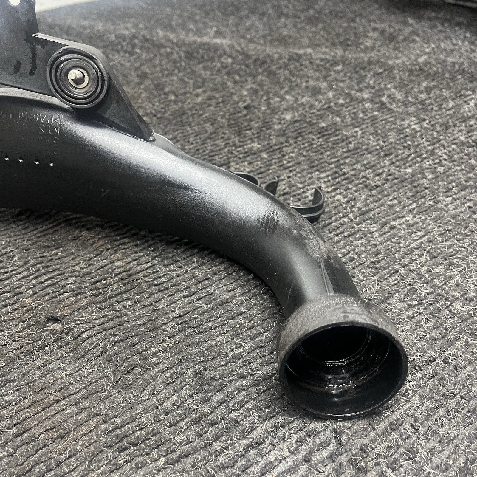 ☑️ BMW E90 335xi Air Intake Pipe Duct Induction Tube Front Engine N54 OEM