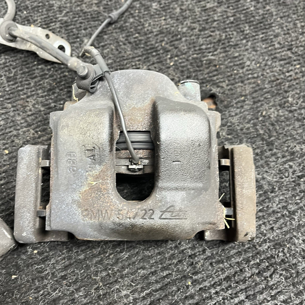 ☑️ 03-05 BMW E85 Z4 RWD SET OF 2 FRONT LEFT & RIGHT BRAKE CALIPER OEM *NOTE*