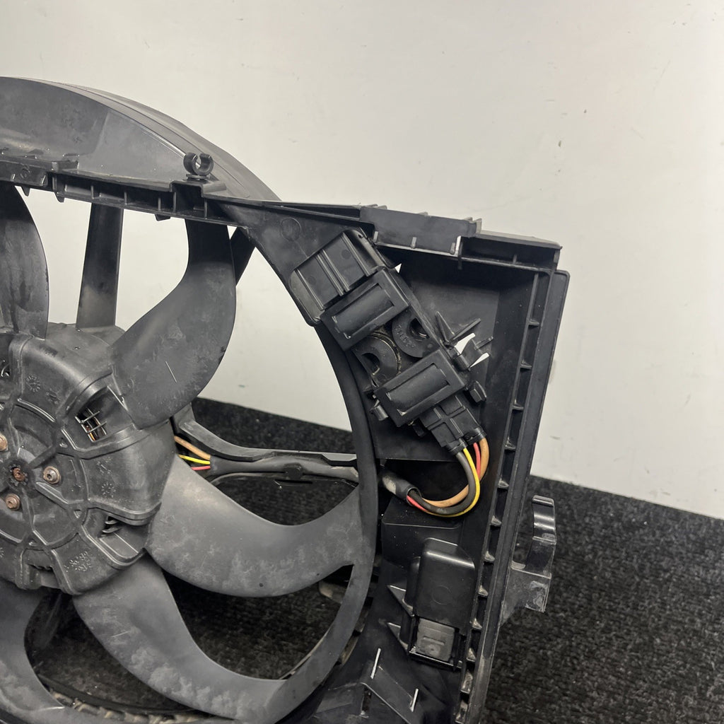 ☑️ 07-13 OEM BMW E88 E90 E92 N54 N55 Engine Radiator Cooling Auxiliary Fan 600W