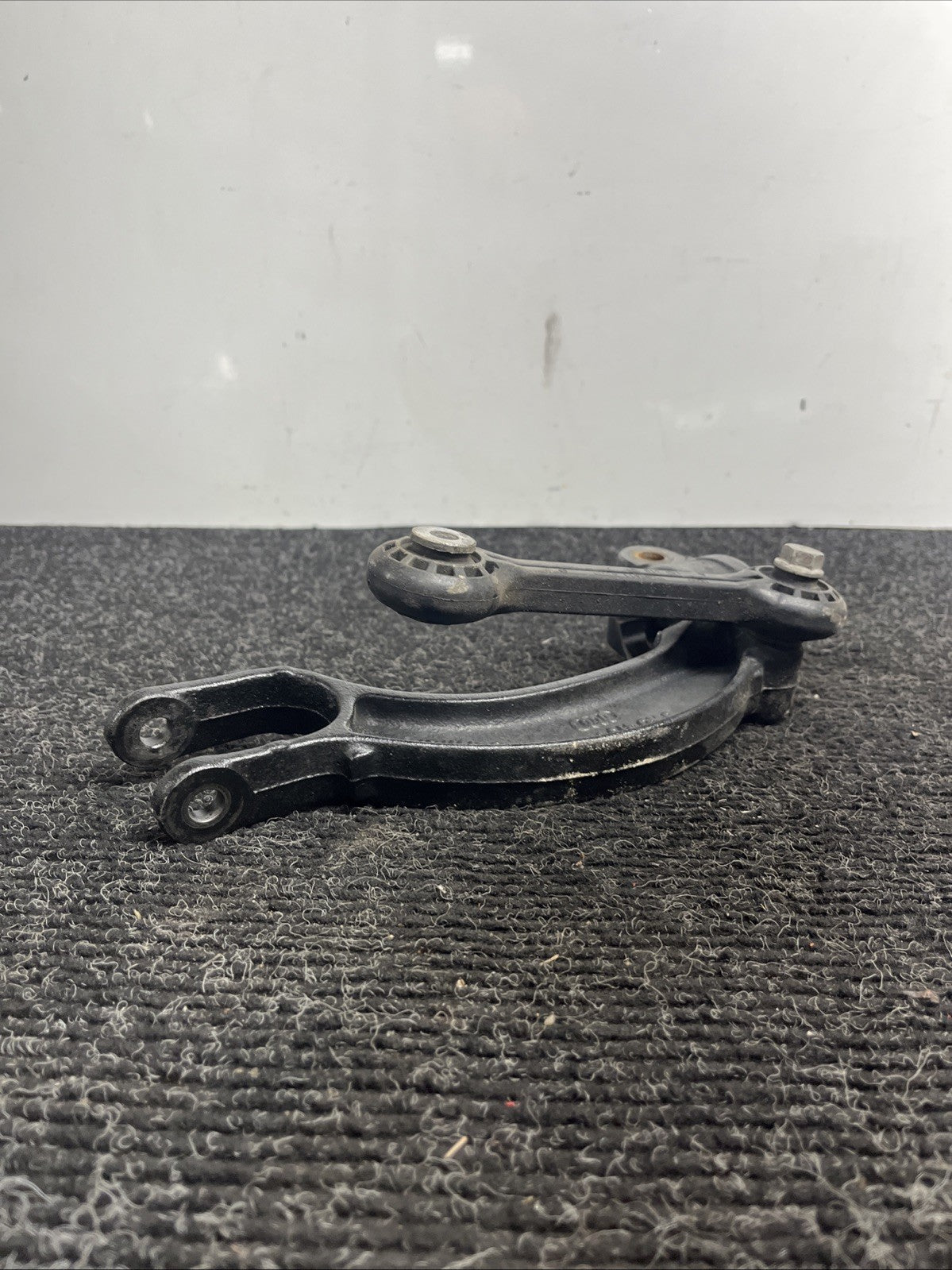 ☑️ 12-18 OEM Audi A6 A7 S6 S7 Front Left Driver Side Strut Fork Mount