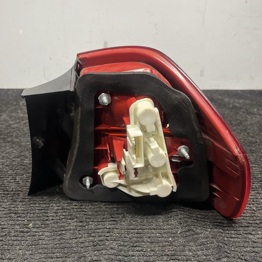 ☑️ 06-08 BMW E90 335i Sedan Rear Left Driver Side Tail Light Lamp 7161955 OEM