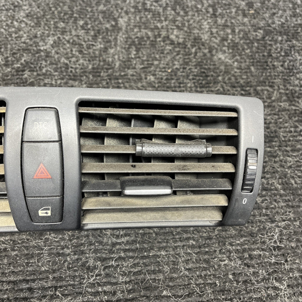 ☑️ 08-13 BMW 1-SERIES AIR GRILLE CENTER DASH VENT HAZARD TRIM 64227059189 OEM