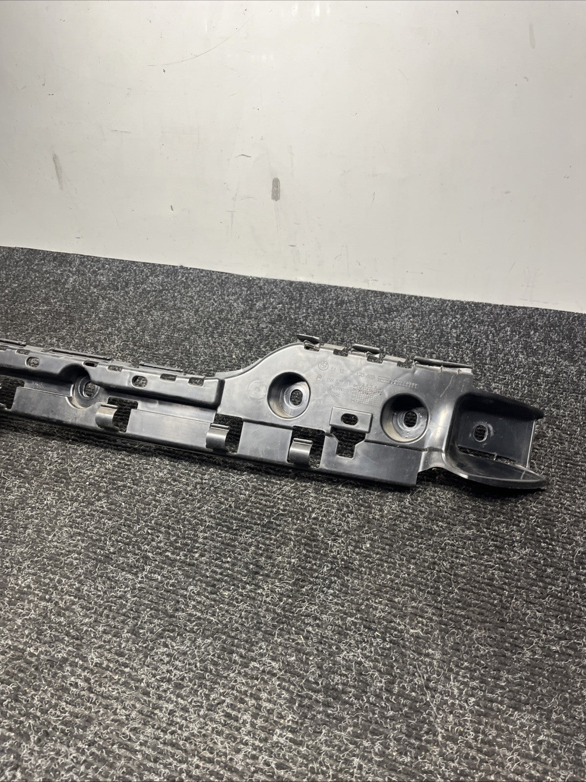 ☑️ OEM BMW E92 328 335 M3 COUPE Rear Center Bumper Mount Bracket Guide Support
