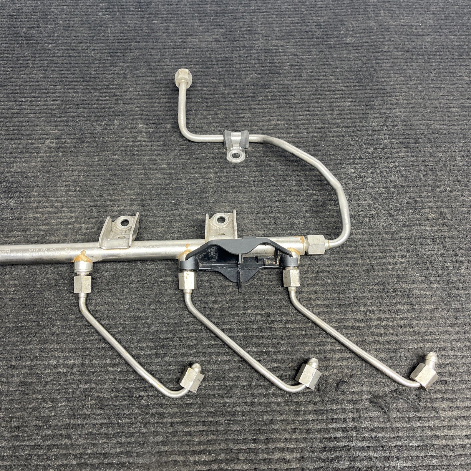 ☑️ BMW E88 E92 E60 135 335 535 N54 Engine High Pressure Fuel Rail Line Unit OEM