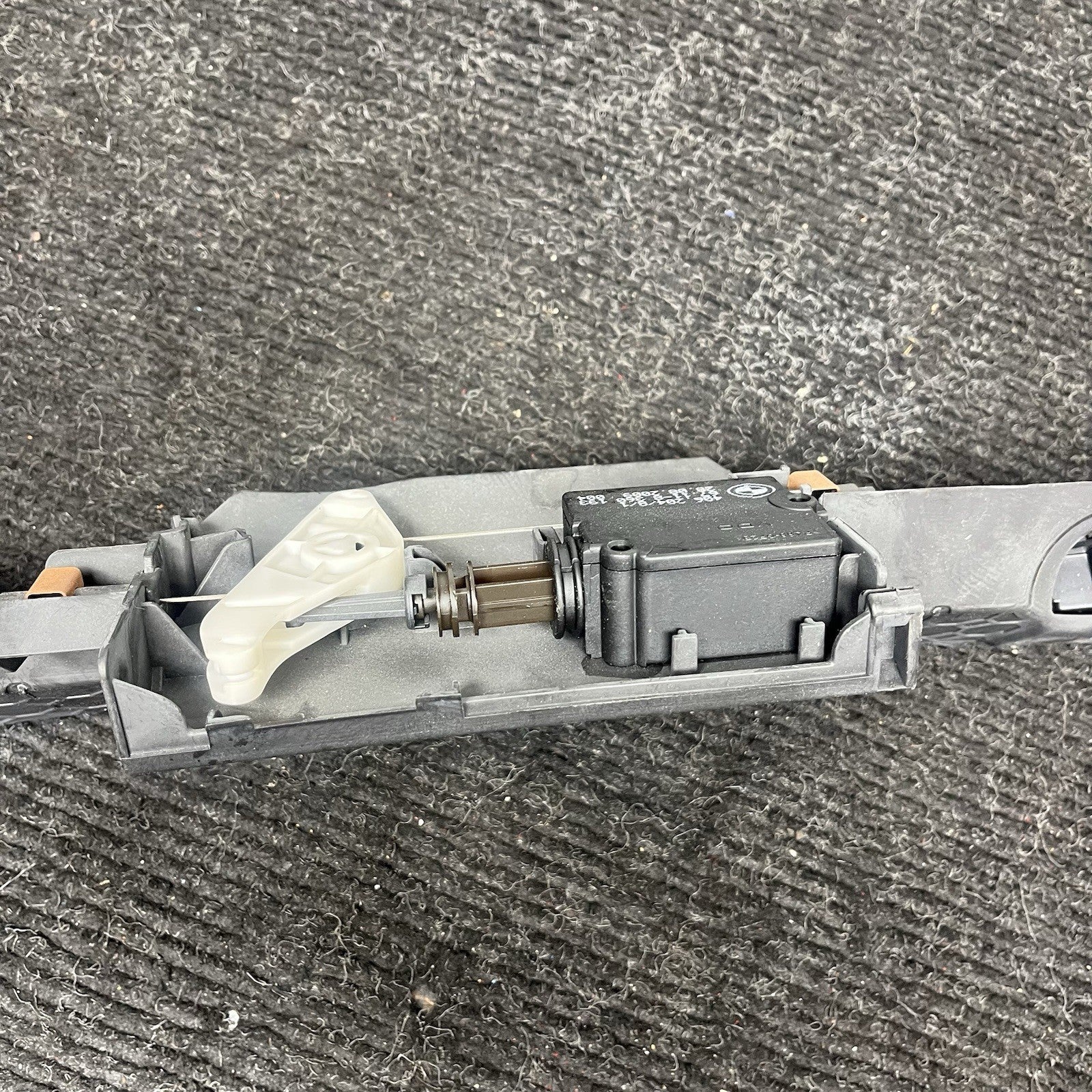 ☑️ 07-13 OEM BMW E93 328i 335 M3 Convertible Trunk Lock Mechanism Latch Catch
