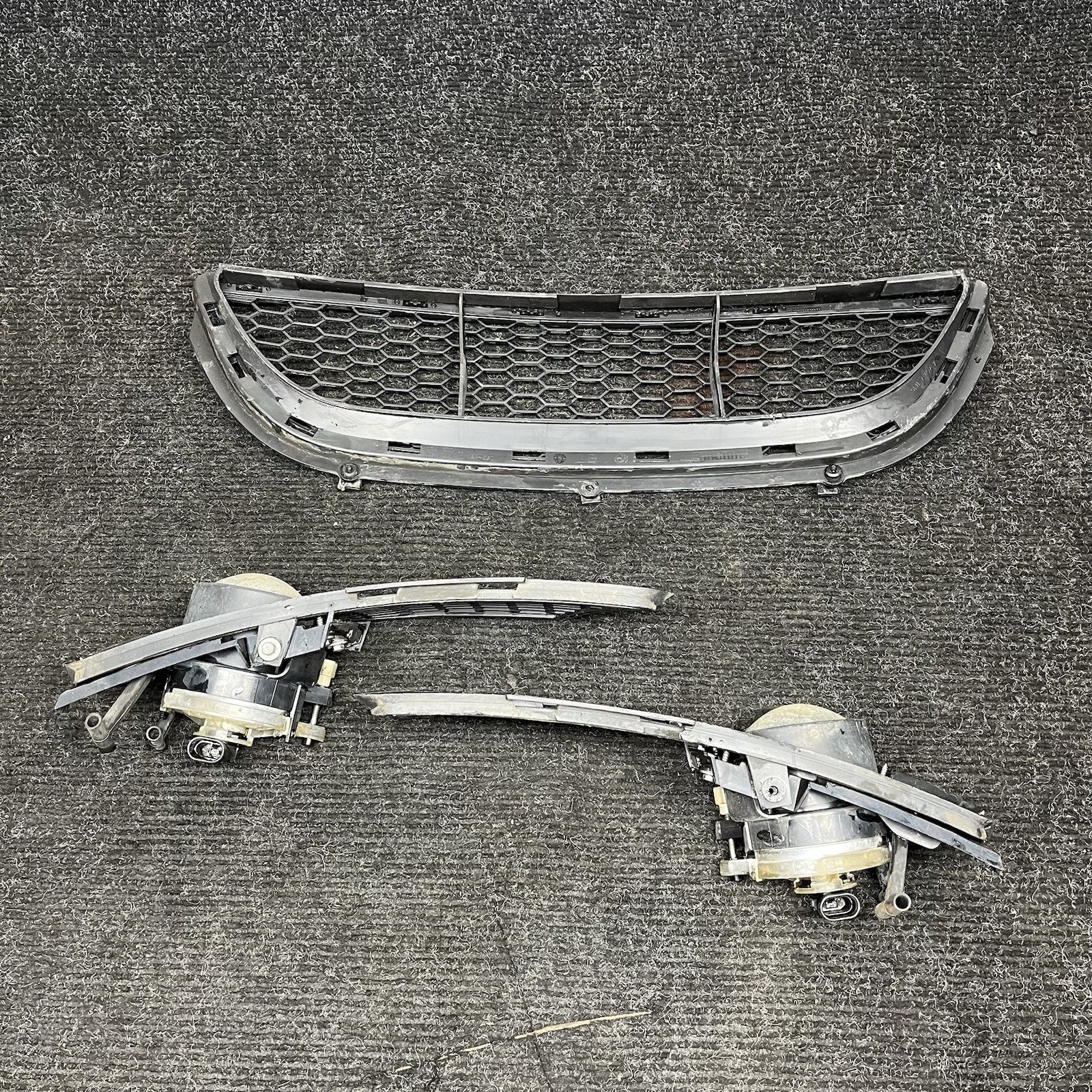 ☑️ 09-11 BMW 335I LOWER END FOG LIGHT GRILL GRILLE SET SEDAN M-SPORT