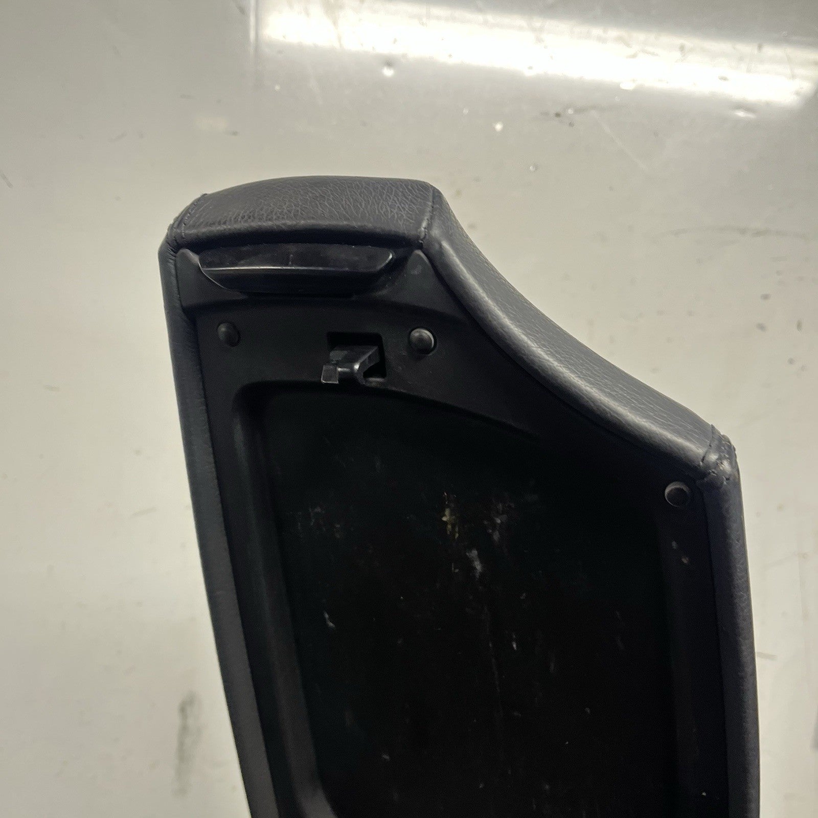 ☑️ 08-13 OEM BMW E88 E82 Center Console Armrest Tray Black Leather