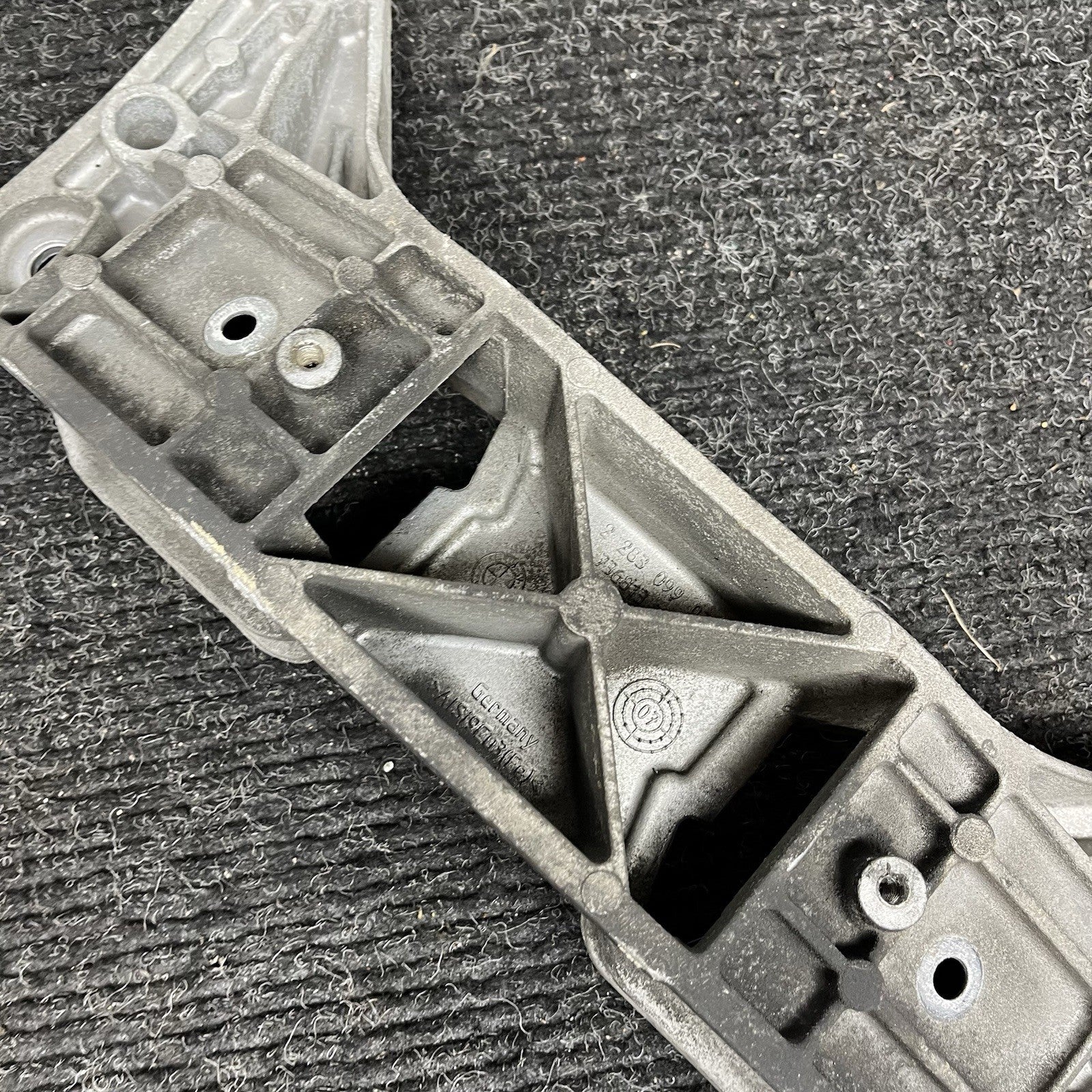 ☑️ 08-13 OEM BMW E90 E92 E93 M3 DCT Transmission Mount Bracket Support Gearbox