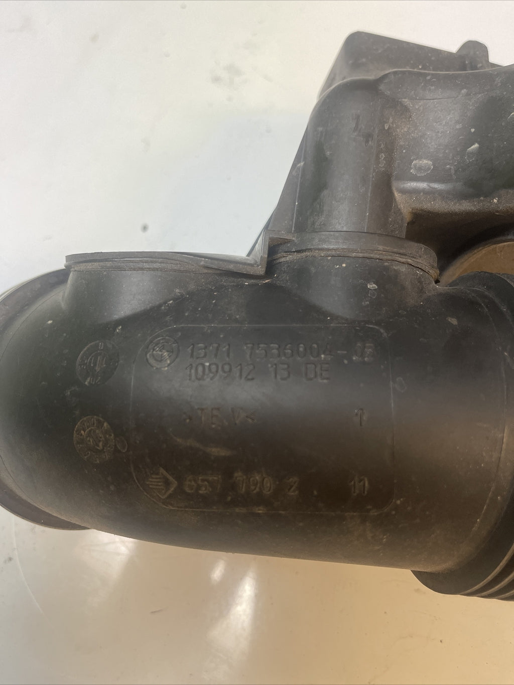 OEM BMW 06-11 E90 325i 328i 330i Air Intake Throttle Body Boot Tube OEM