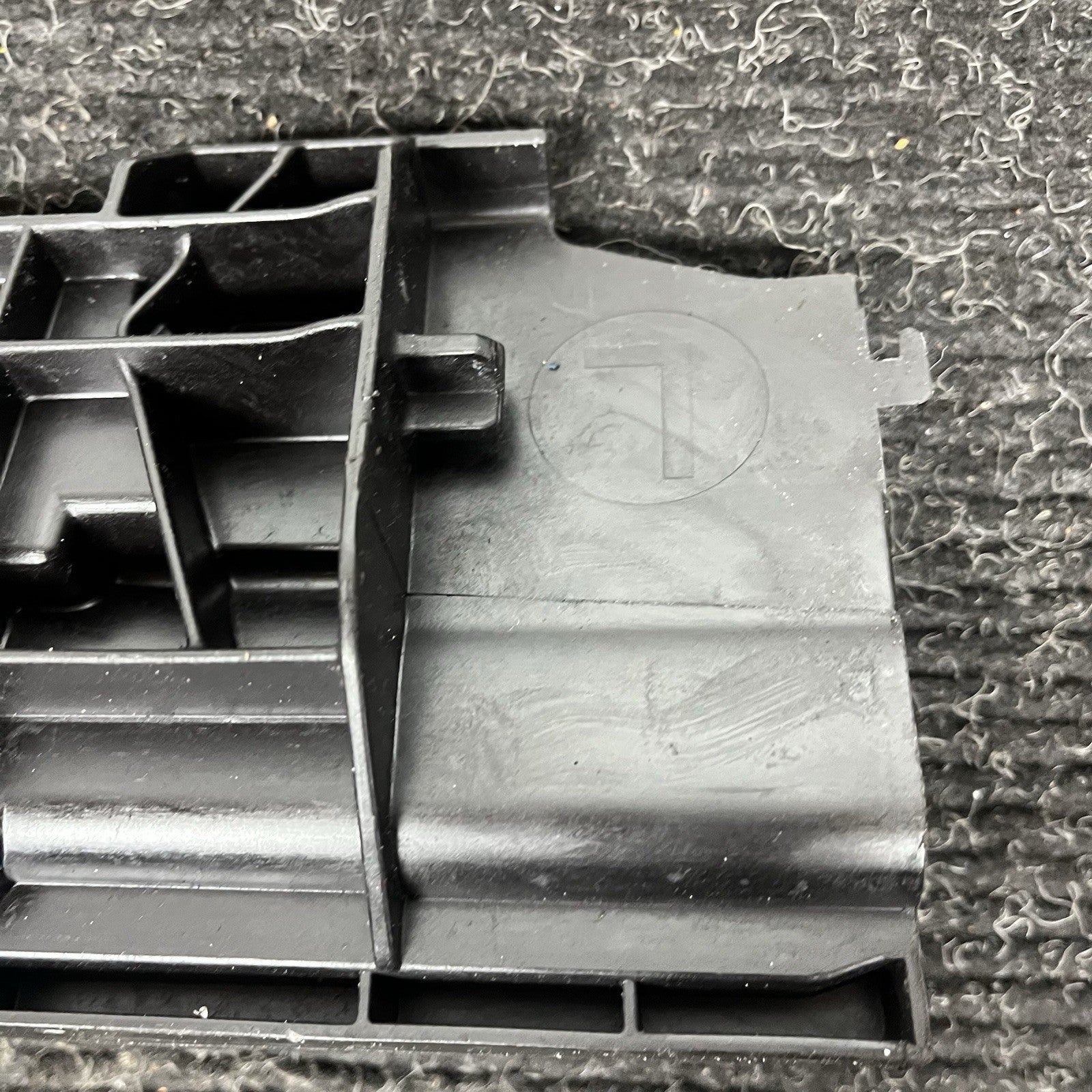 ☑️ BMW E90 Radiator Mount Carrier Left 7524912 OEM 06-11 325 328 330 335 M3