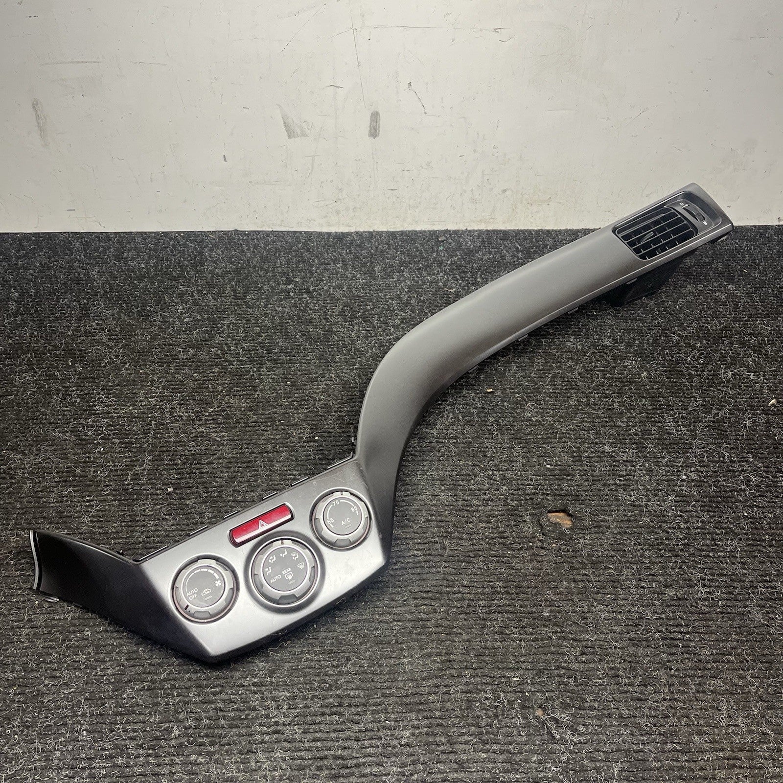 ☑️ 11-14 SUBARU WRX STI OEM DARK GRAY CENTER DASH TRIM W/ HVAC CONTROLS RH VENT