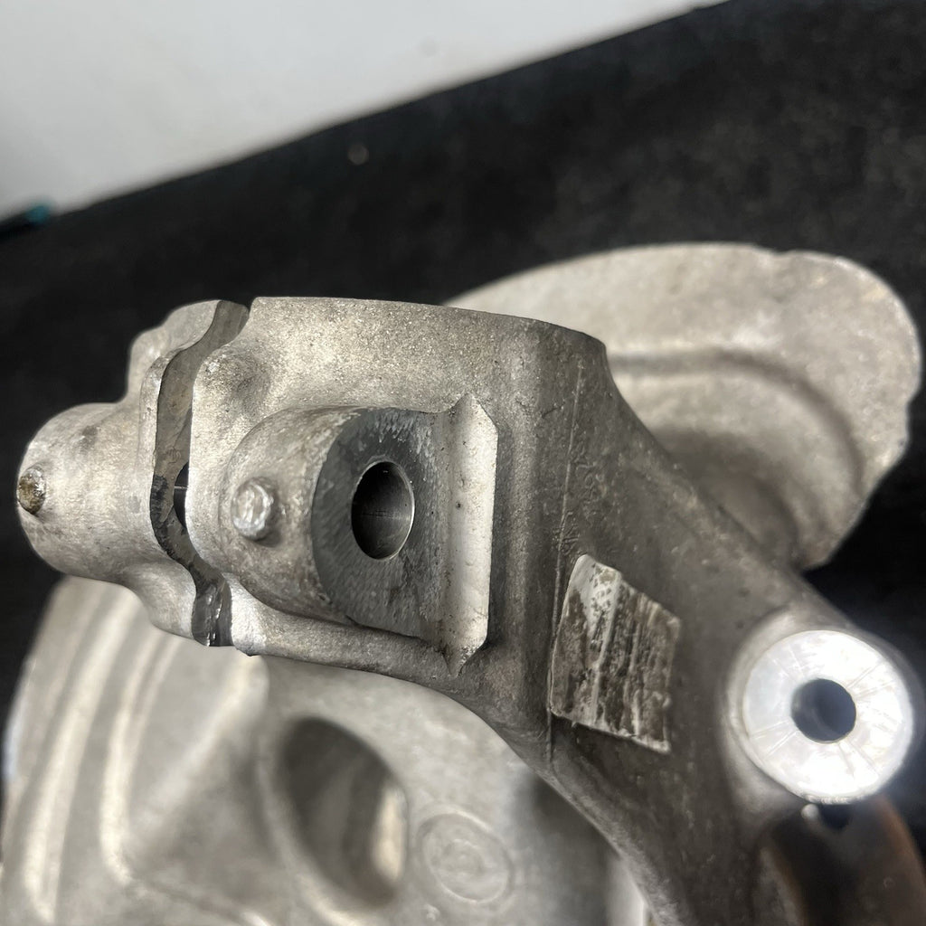 ☑️ 14-17 BMW F22 F23 M235i Front Right Passenger Spindle Knuckle Hub RWD OEM