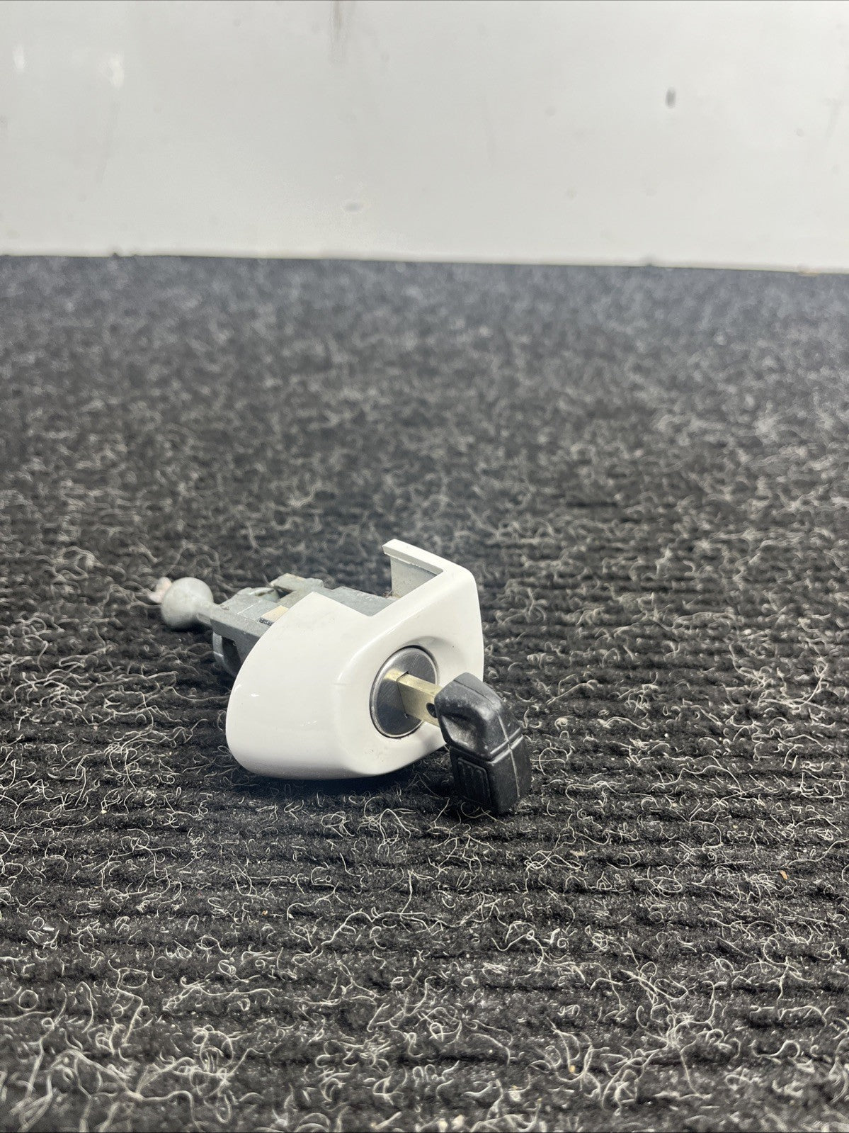 ☑️ 07-13 OEM BMW E92 E93 M3 Left Driver Door Lock Key Cylinder Mechanism White