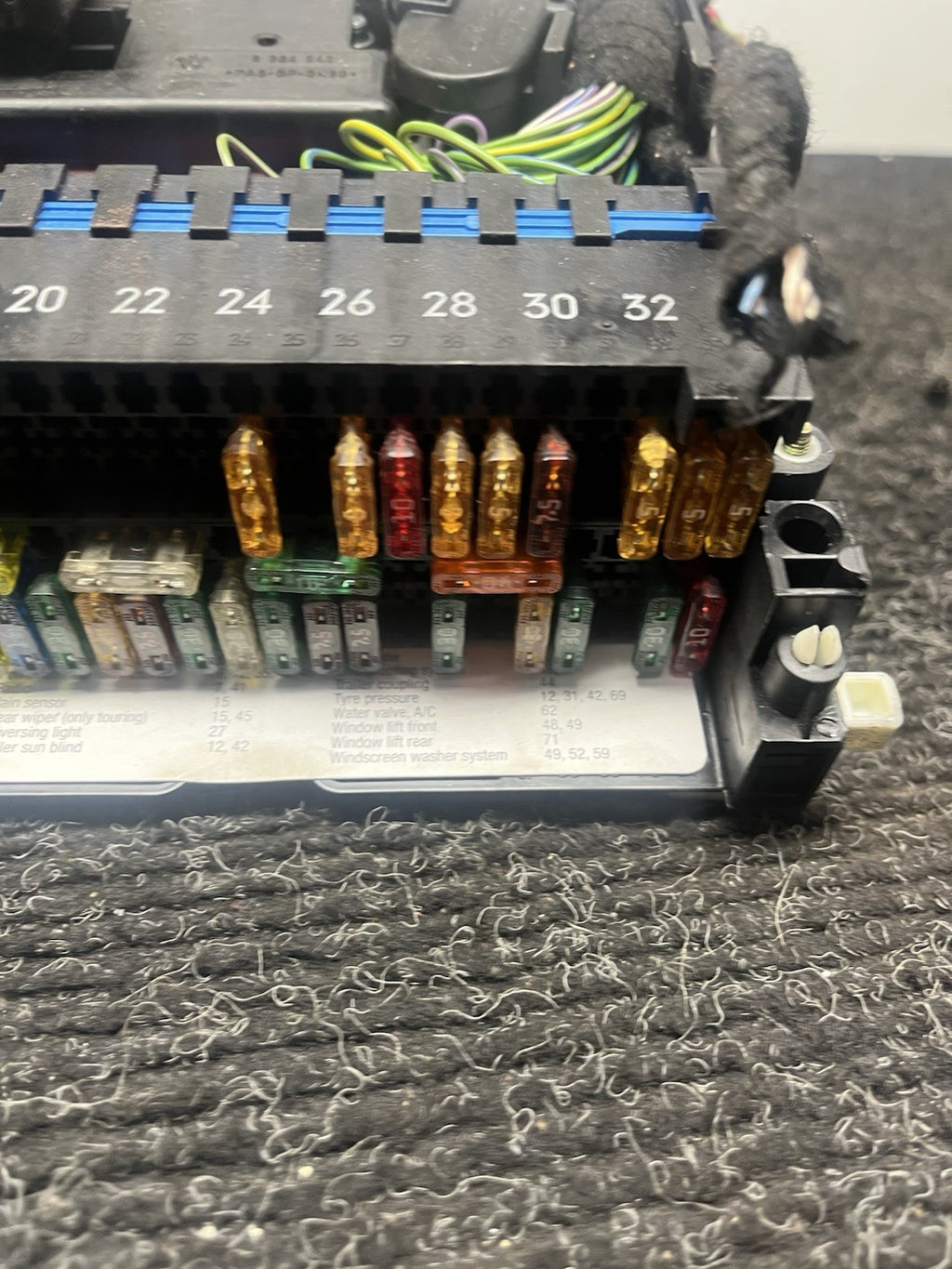 ☑️ 00-05 BMW 3 Series E46 OEM Fuse box block panel with fuses & relays 8 364 542